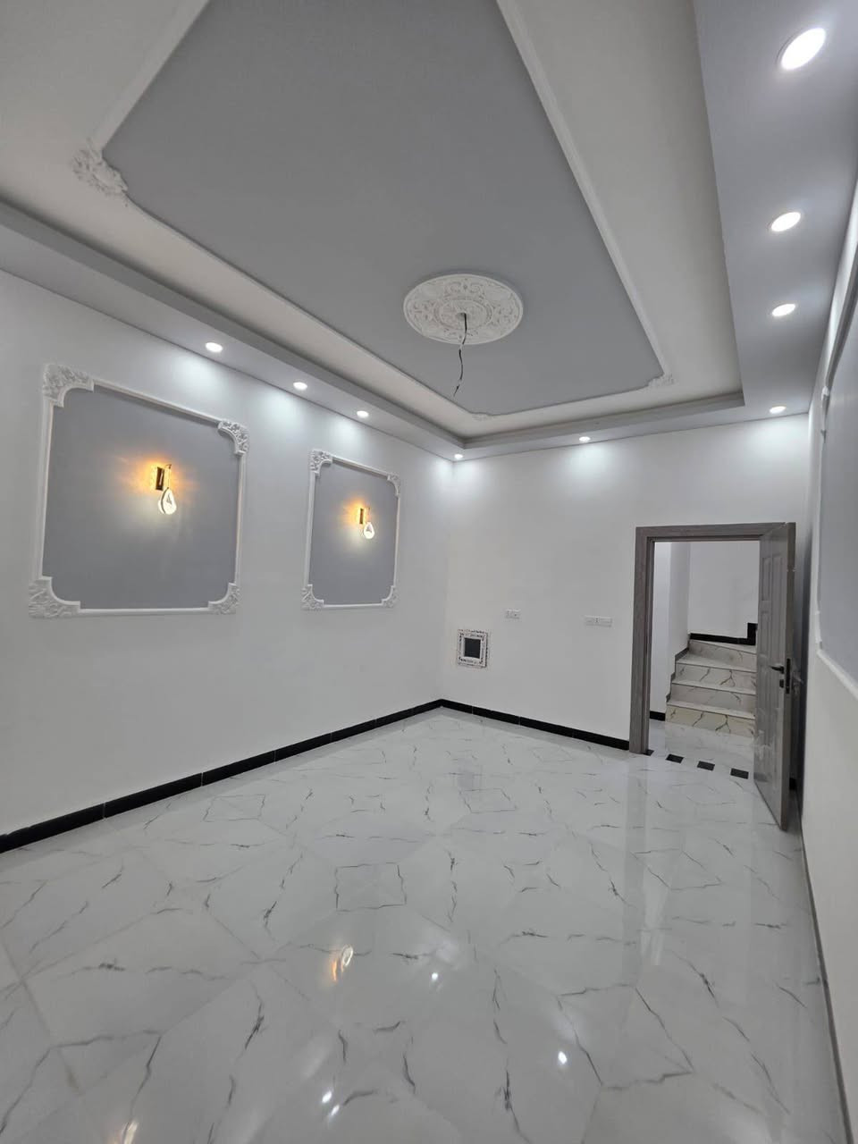 بيت الياخذه ميخسر ومناسب جدآآ 
دار للبيع سعر ب89وبي مجال للشراي 
الموقع: تكريت - حي الديوم - المربع الثاني (قرب المستوصف).

 المساحة: 100 متر مربع، ركن (زيرو صفر)، بموقع مميز 
 بناء درجة أولى، ديكورات سحب مغربي، ونظام دكتات 

 متكامل من الخدمات، وقريب من السوق والمدارس.

 3 غرف نوم.
 3 مجاميع صحية.
 استقبال.
 مطبخ (البوب قاصة الأصلي وشغل درجة أولى).

  جاهز للسكن 
 السعر: مناسب جداً فقط بـ 89 (مليون) وبيه مجال للشرايين

 للتواصل والاستفسار: الاتصال على الرقم ***********
