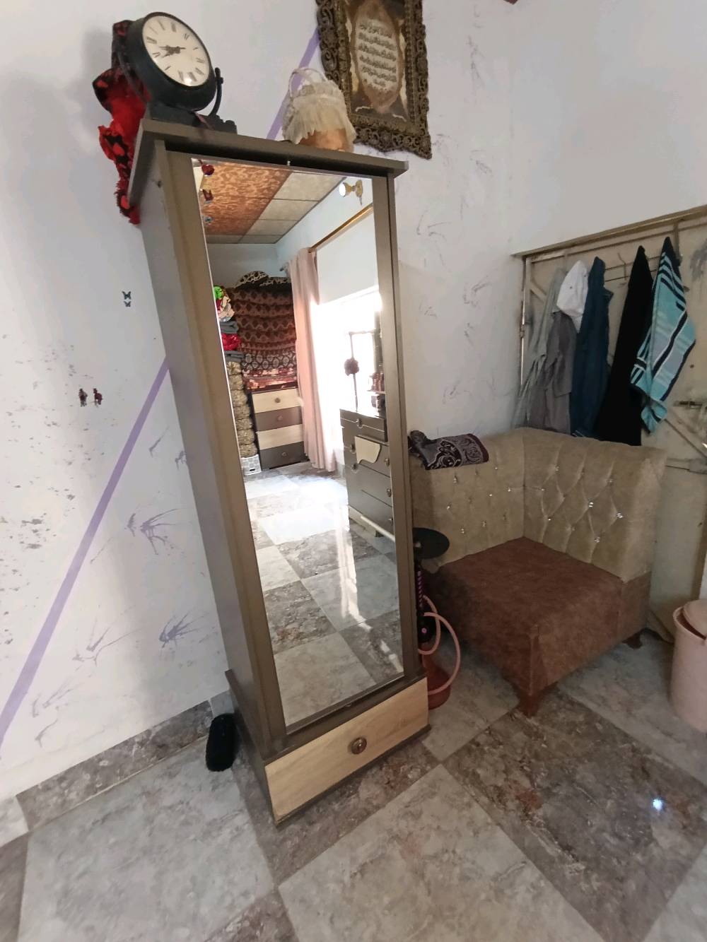 غرفة نوم للبيع نضيفة 5قطع للتواصل ***********