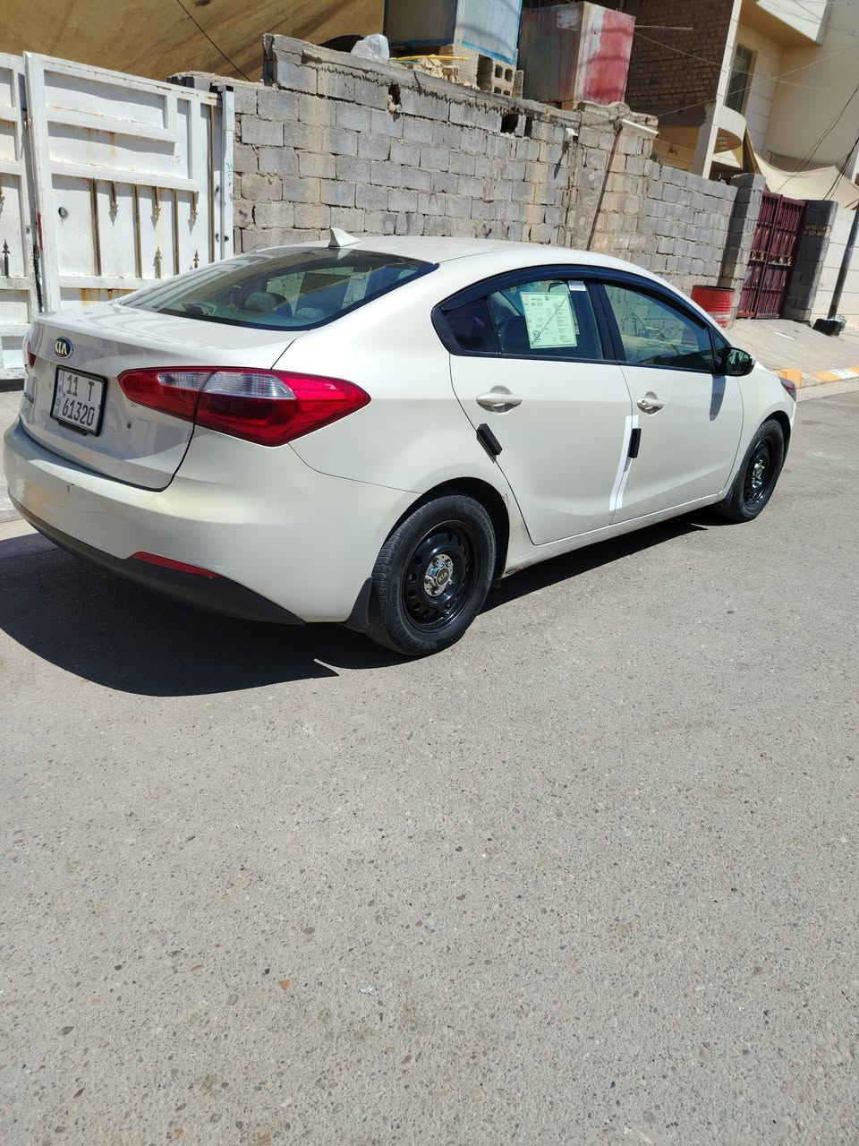 السلام عليكم  / للبيع كيا فورتي وارد امريكي موديل  2015 رقم بغداد الجديد محرك  1800 دووش تبديل قطعة واحدة فقط جاملغ امامي بدون دواخل شواصي ولغود كفاله تكم  كفاله حوض وتكم كفاله بيها صبغ مكانات ابيعلك احزام  بدون دواخل  سنويه لغاية ال 28  تحويل مباشر مكان السياره الانبار فلوجه الاتصال ع الارقام  ***********  *********** السعر  85  وبيها مجال للشراي تجي تشوف وتدلل للبيع فقط يعني مااراوس

