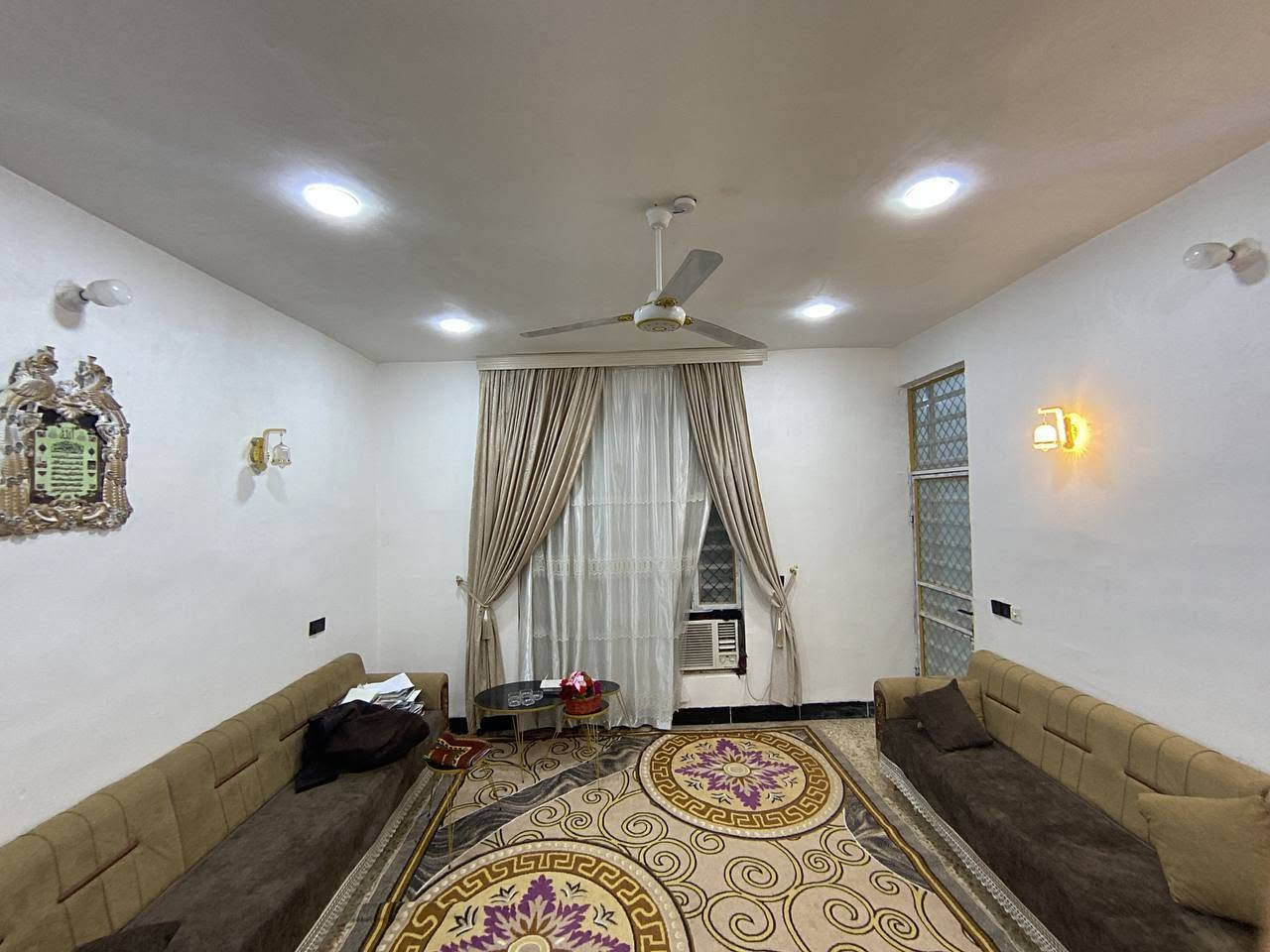 السلام عليكم
بيت للبيع بحي الصحة المساحة الكلية ٢٢٠ متر
يتكون من استقبال ومطبخ وصالة وغرفتين بناء ردجة أولى 
للإستفسار الاتصال فقط فقط ***********
