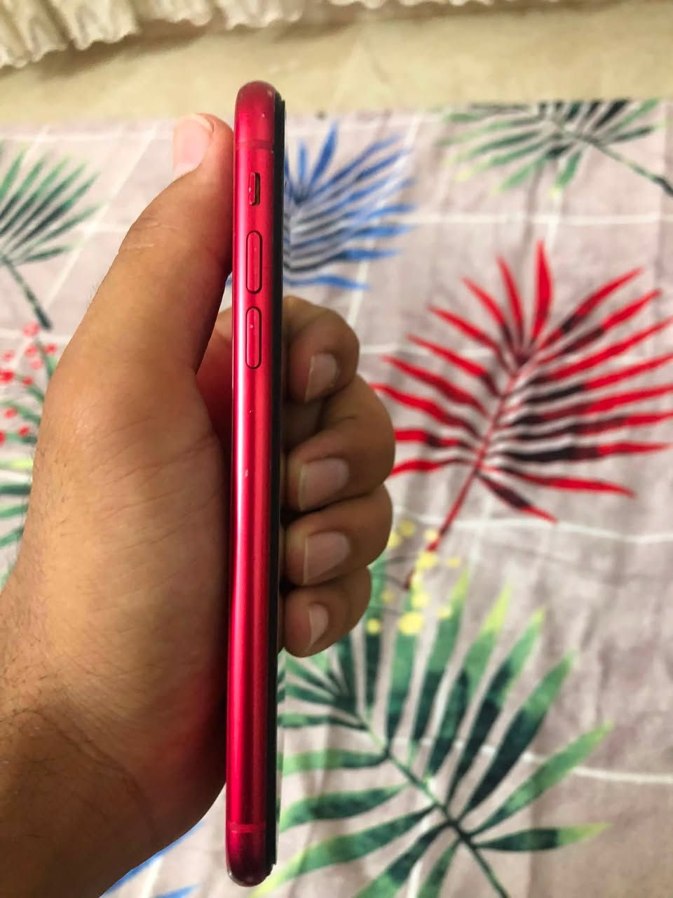 ايفون ١١عادي 
ذاكره ١٢٨
لون احمر مميز 
نضافه فول مثل ما موضح بل صور
بطاريه ٩١ بلاديه  لامرفوعه ولا مبدله 
بدل فقط شاشه اصليه 
مكاني ديالى الخالص 
***********
