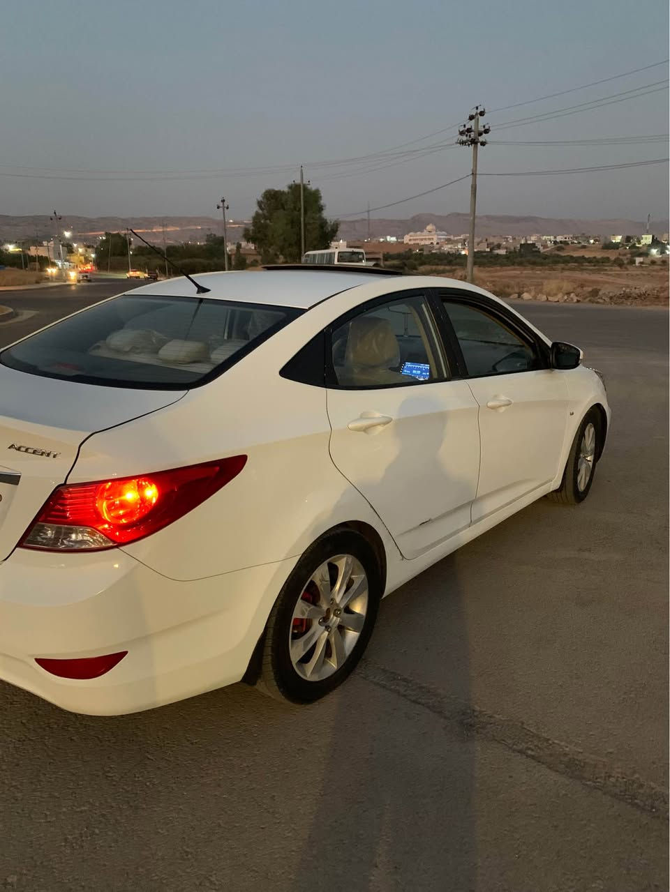 هیوندای اكسنت مۆدیل ٢٠١٢ فول مواسەفات سەنەوی نوێیە بەناوكردن و غەرامە بەشەرت ٢پارچە بۆیاغی هەیە بەبێ دیوی ژورەوە مەكینەو گێر بەشەرتە توندوتۆڵە بێ مەسرەف *********** كويسينجاك, أربيل
