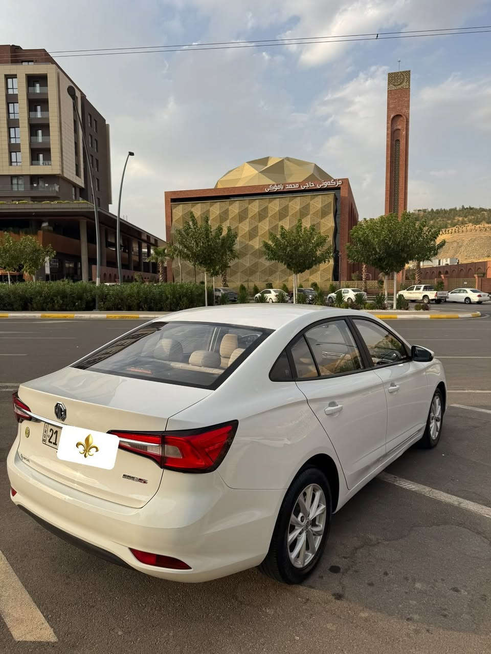 mg5 2025 زەمان
٣٥هەزار ڕۆشووە
مواسافاتی ستانداردە
یەک دەستە سەیارەکە
ساردو بۆیاخو تەرزەی نیە
تەنها دوو شوختی هەیە ڕەسمیم داناوە
سعری ١٠٥ گەڵاو مەعاملەیەکی برایانە
لە سلێمانیم***********
