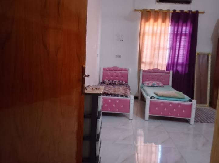 سلام عليكم بيت للبيع زراعي بالفضليه  نهايه الكوت مساحه 240م متكون من غرفتين و3حمامات كاملات سيراميك وصاله ومطبخ وديوانيه السعر 55بي مجال للشراي الرقم ***********
