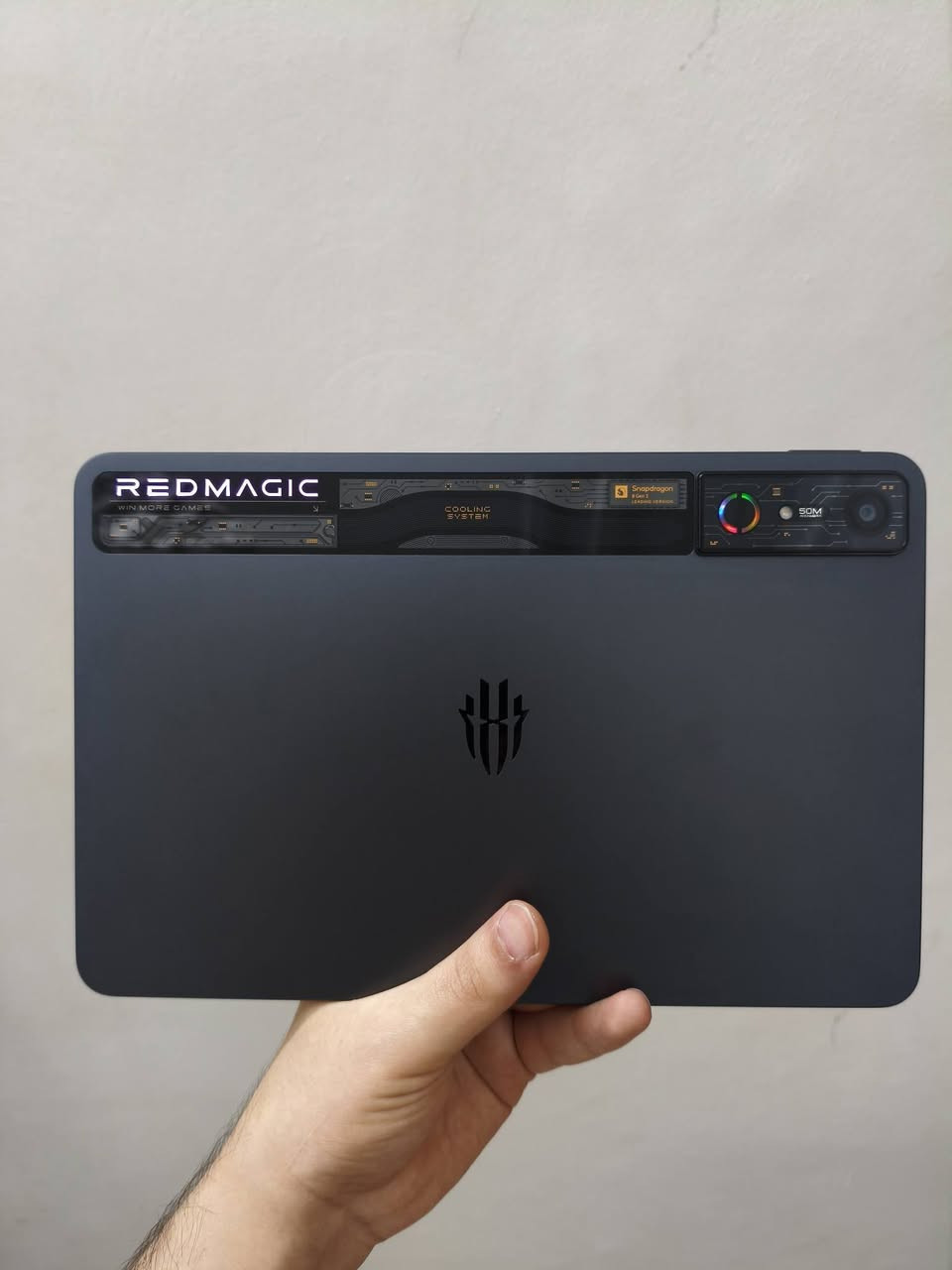 ريد ماجك النوفو 3 pro (نضيف كلش)
اخو جديد 
144 فريم بطاريه 10100  شاحن80 واط
 بداخله مروحه تبريد واضويه 
سعر 950 الف وبي مجال 
مكاني بغداد حي عدل 
رقم ***********
