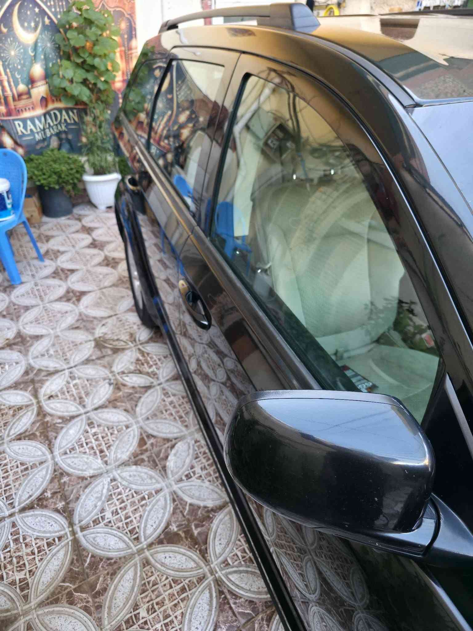 ماشيه 240 الف كيلو متر حقيقي وقابل للزياده 
رقم سليمانيه حره باسم اخويه 
بيها حادث فقط بلجاملغ جهة السايق موضح بلصور مبين اللون 
مكينه 3600 قطعة وحده تبريد والسياره محوره غاز صارلها سنه واي مشاكل مبيها مكينه صافيه كزاز
 للتواصل *********** 
مكاني بابل
السعر ١١٥ وقابل للتفاوض
