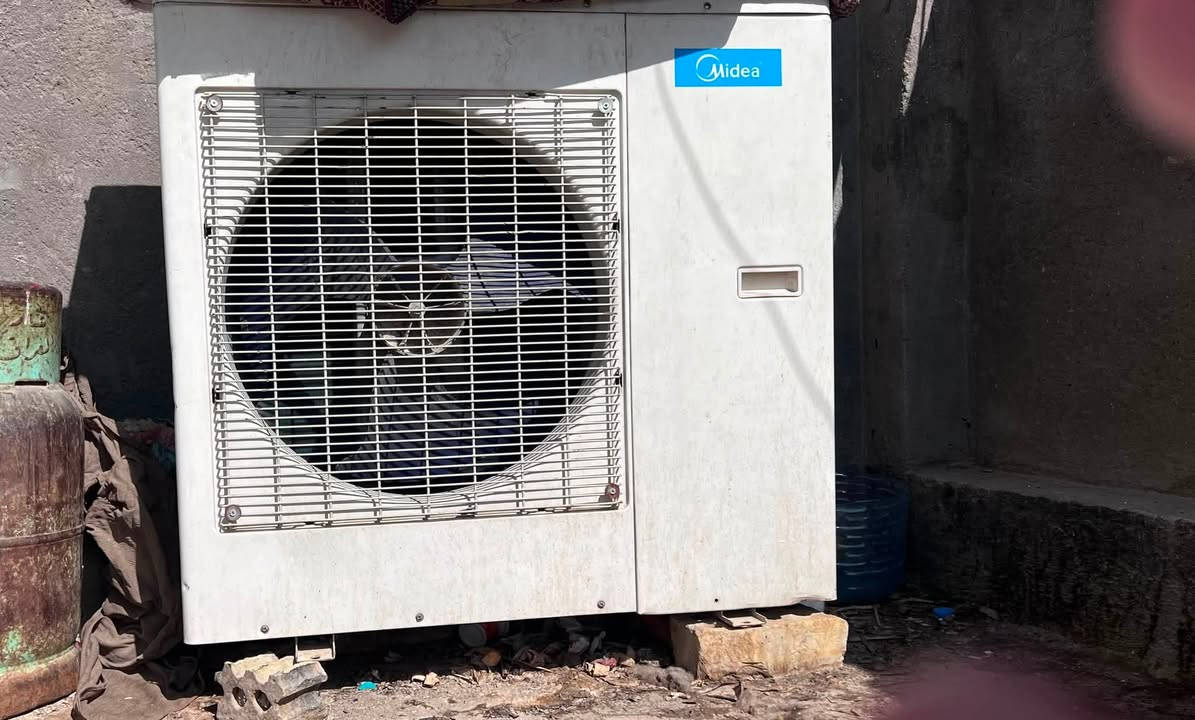 سلام عليكم 
اخوان سبلت ميديا للبيع 3 طن الجهاز نظيف تدفئه تبريد يشتغل مابي خلل ان شاء الله الجهاز مشدود تجي وتفحص وتقتنع وتدلل 
مكان بغداد الدوره سعر 650 
***********
