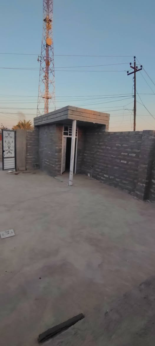.السلام عليكم 
بيت للبيع  بيجي المالحه الشرقيه 
مقابل مدريه الصمود

 المساحه 450  طابو زراعي 
تفاصيل 
1
غرفتين نوم  وربعه وهول ومطبخ خارجي وداخلي حمام

2 البيت نظام تبريد مركزي مأسس مجاري وماء كامل البيت بناء عالي  سقف عالي نضام دكتات 

البوب وشبابيك نظام تركي قاصه 
حديقه وحوش جبير
ستفسار   ***********. او مراسله الصفحه
