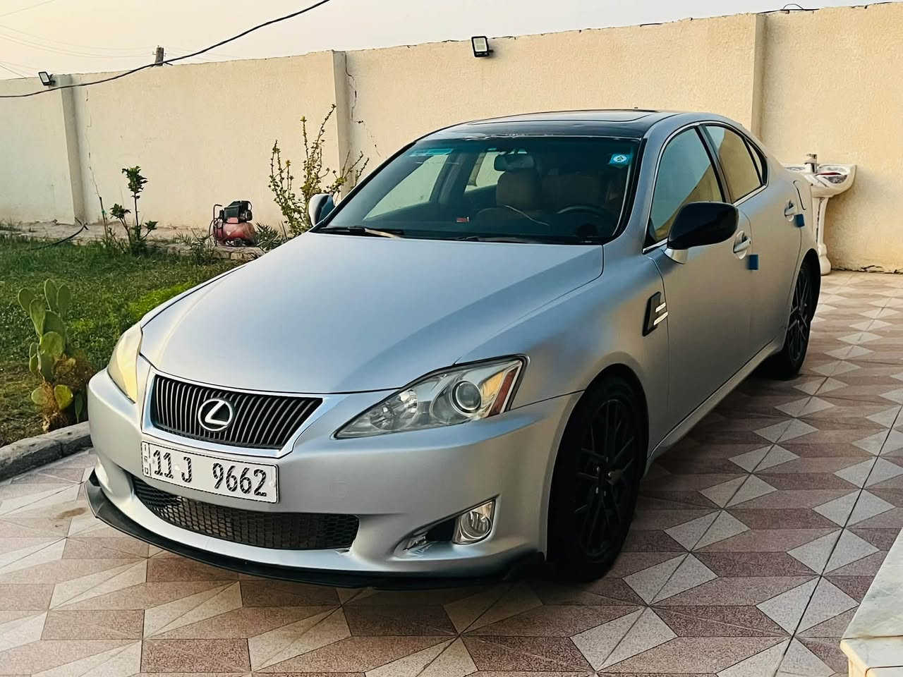 السلام عليكم للبيع لكزز 2008 رقم بغداد الدولي تحويل ثاني يوم فول بصمه شاشه كشنات كهربائيه ويل كروم بيه رشات صبغ بسيطه السعر 85وبيه مجال مكان ناصريه الغراف الاستفسار ***********//***********
