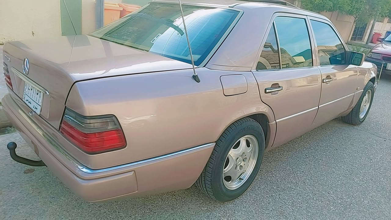 السلام عليكم
مارسيدس بيبي شبح موديل ١٩٩٤ 
حجم E220 خراطيم ٤سلندر
محرك كير مال كصة جديد على وضع الشركة
تبريد تدفية جديد على وضع الشركة
كهربايتها كلها شغاله وعلى وضع الشركة 
بردة كهربائي اسلايت روف 
طخم تايرات جديد 
ويل كب اصلي وشرط لاعواج ولاتصليح
غرفة جديدة 
كابون بانزين 
السيارة نظيفة مال بيت ومصروف عليها 
مكان السيارة الموصل 
للتواصل مع صاحب السيارة 
***********
***********
