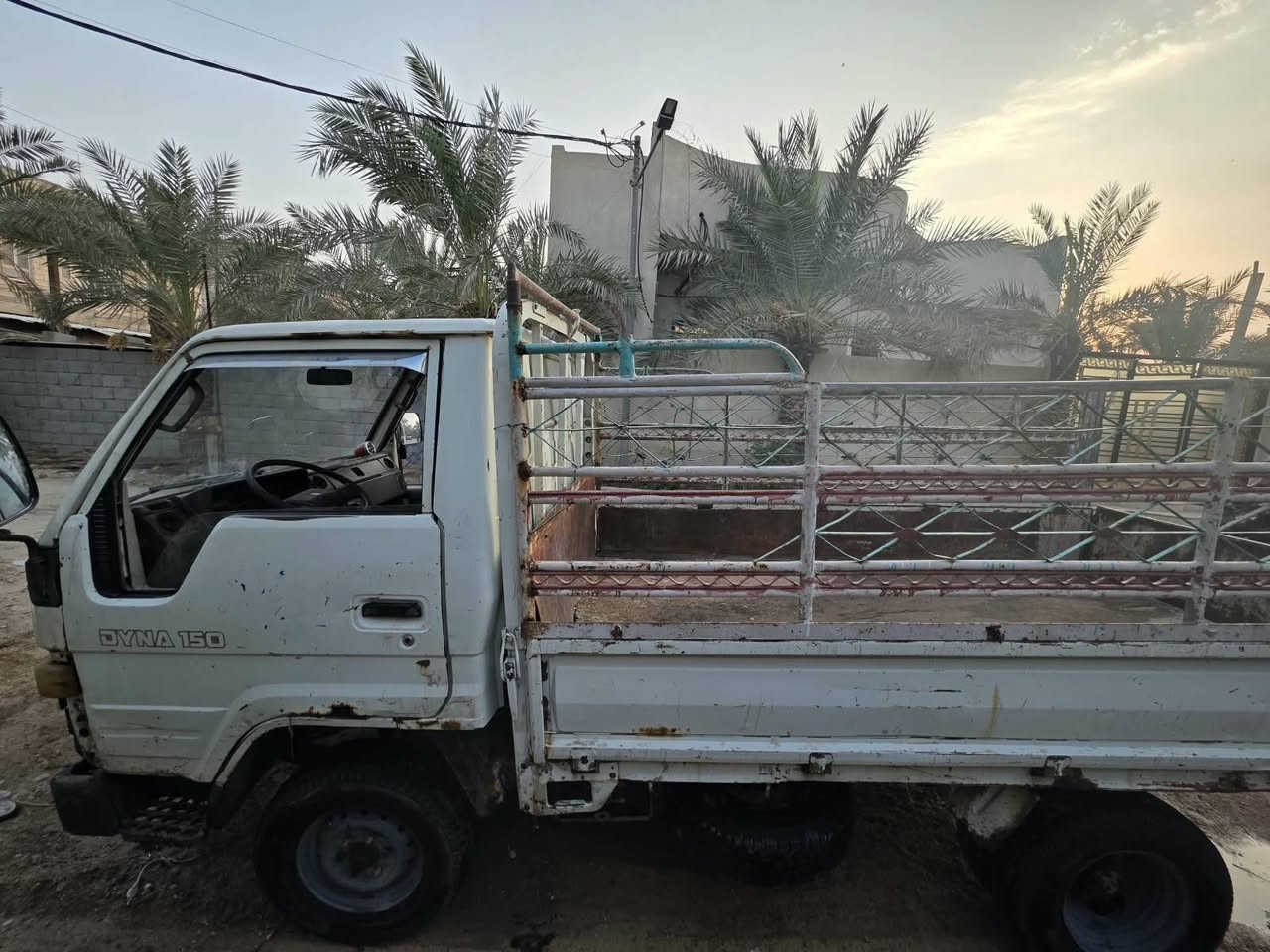 ياالله السلام وعليكم كيا حمل للبيع مكينه 3000 وكير بنكو  حداديه جديده صدر جديد تخم تايرات امامي وخلفي كله جديد باور جديد باتري جديد مكينه وكير بنكو كلشي جديد رقم انكليزي السنويه تنتهي ب2030 السياره جاهزه من كلشي بوجهك للشارع العنوان بالبصره للاتصال او الاستفسار ***********
