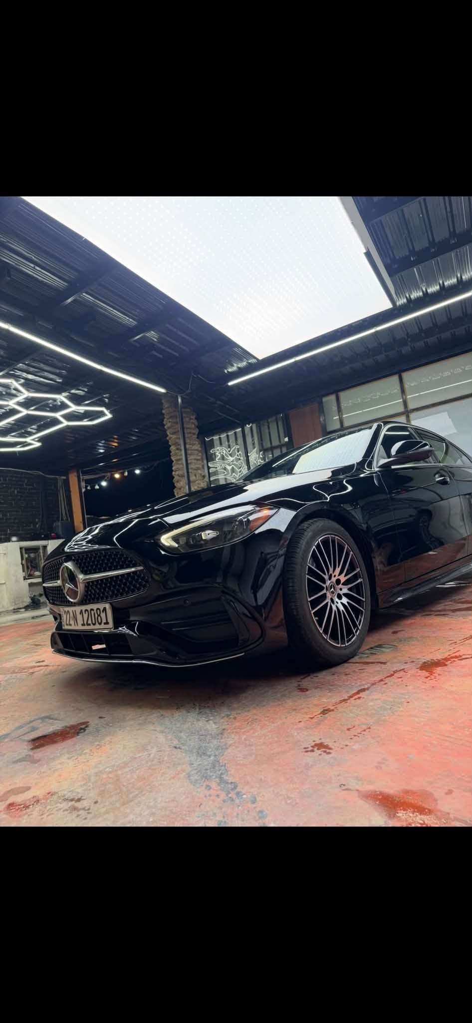 مرسيدس C-Class (C300 2024) | 🖤🔥
ماشية 35 الف مايل 
✨ المواصفات:
📤داتا شو كبير 
 • ⚙️ محرك 4 سلندر تيربو 2000
 • 🏎️ كير أوتوماتيك 9 سرعات + شفتات ستيرن
 • 🛋️ كراسي كهربائية مع تدفئة ومساج
 • 🌅 بانوراما + إنارة داخلية 64 لون
 • 📸 كاميرات 360° وحساسات أمامية/خلفية/جانبية
 • 🔊 نظام صوت Burmester عدد 15 سماعة
 • 🅿️ اصطفاف أوتوماتيكي
 • 📱 شاحن وايرلس
⚠️ الحالة: البنيد فقط صبغ بدون شواصي 
السعر: 31 الف دولار 
مكان تواجد السيارة: بغداد 
رقم صاحب السيارة: ***********
