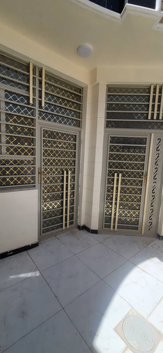 السلام عليكم للبيع بيت ١٠٠ متر طابق واحد بناء حديث طابو زراعي سند ٢٥ أقرار محكمه مجمع الورده كربلاء يبعد عن الامام الحسين عليه السلام ٤ كيلو السعر 80 وبيه مجال للإستفسار ***********
