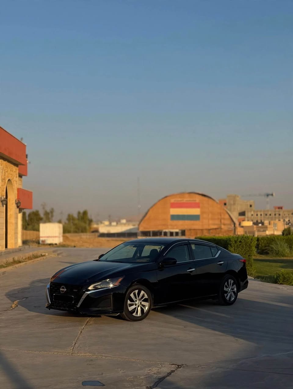 نيسان التيما 
موديل 2023
مواصفات SR
ماشي 90 الف كيلو متر
ضررها جاملخ امامي 
ايرباك ستيرن مرجع سستم
رادار امامي خلفي
حساسات 
توقف تلقائي
كاميرا 360
محرك 2500 تنفس طبيعي
مثبت سرعة
هزة 12/2026
سنوية 2031
للإستفسار 
*********** واتساب
*********** واتساب
مكان السيارة الموصل الحمدانية, نينوى
