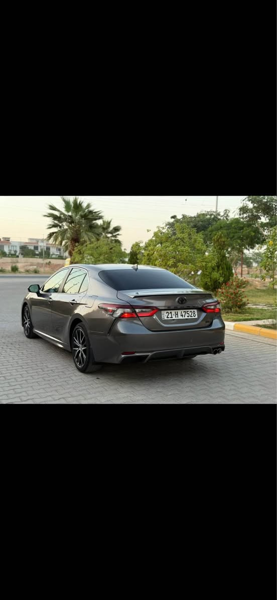 سلام عليكم كامري موديل 2024 مكينه 2500 تنفس طبيعي 
مواصفات se 
ماشيه 64 الف حاله سياره جيده جداً 
بجم كبس بدون دواخل و بدون ايرباك 
ضررها جاملغ و احد و مبدل فقط و بيه 3 قطع كلير امريكا 
سعرها سعر بلاش 180 و بيه مجال 
مكان بغداد 
الرقم / *********** بغداد, العراق
