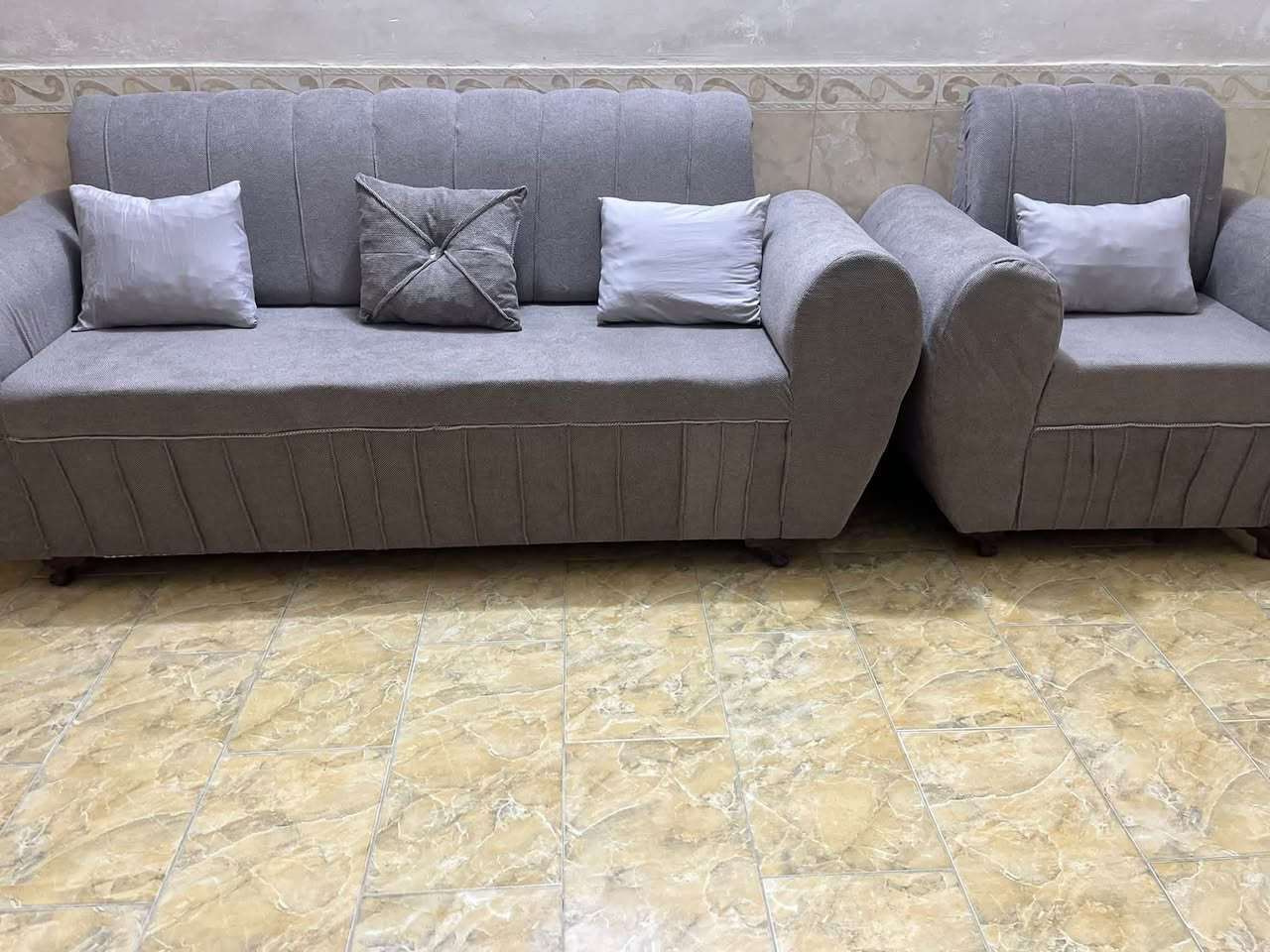سلام عليكم تخم تزكام وجديد مصارله سبوع من مسويه للبيع سعر ٨٠٠ بي مجال مسويه بمليون ونص شرط الفحص متانه وقوه ونضافه عنوان كوت العزه الجديده 
***********
