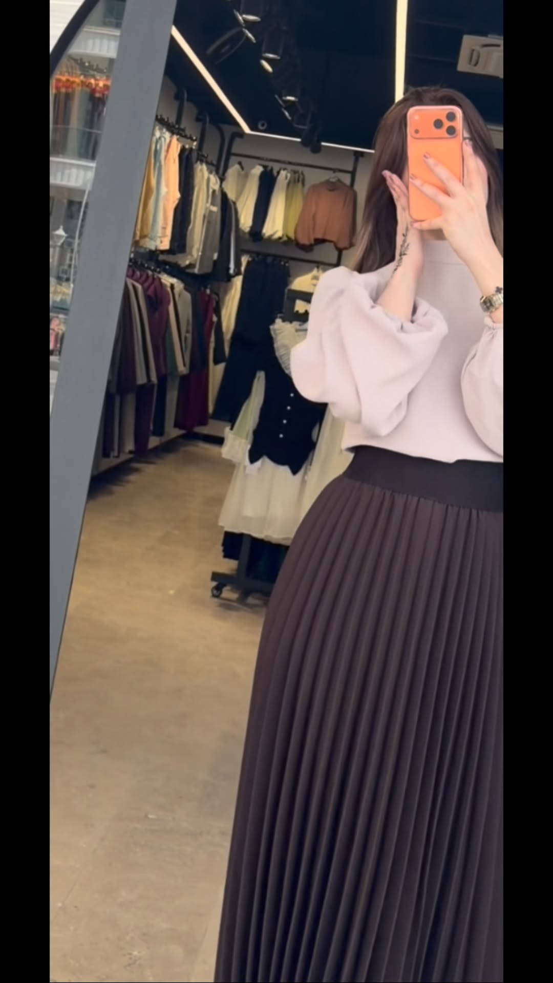 تنوره كبس ❤️‍🔥🔥
متوفر بالوان وقياسات 
ياالله 
جديد اليوم 
لعشاق الاناقة والتميز
