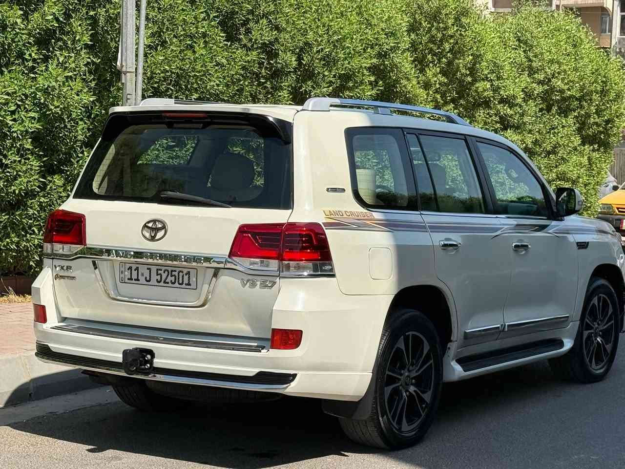 لاندكروز موديل 2021 خليجي  
مكينه 8  
بيها مكانات صبغ ابيع عام كفاله من الدواخل  فووول مواصفات شادات خلفيه كير محرك كفاله تخم تاير جديد صدر امامي خلفي جديد رقم بغداد بسمي  مكاني بغداد للستفسار  *********** السعر 335 $

