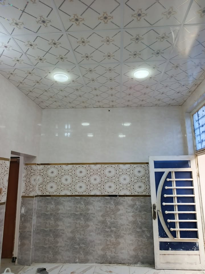 بيت للبيع بالسفينه بشارع حسينيه شريفه بنت الحسن مقابل كازينو ابن دنيف مساحة ١٠٠ م السعر ٧٥وبيه مجال للتواصل***********
