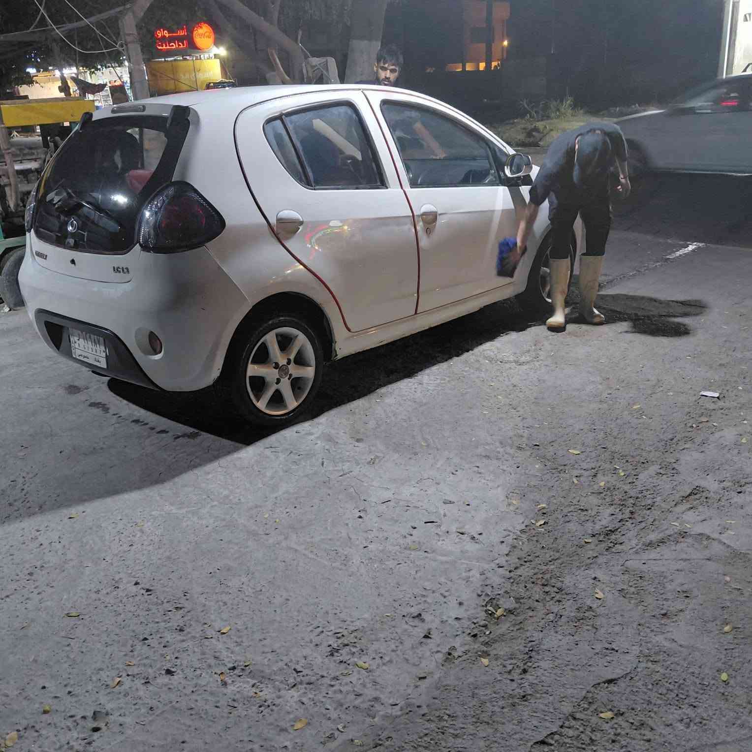 جيلي باندا للبيع موديل ٢٠١٢ مكانها بغداد اليرموك السعر ٥٠ بيها مجال
***********
