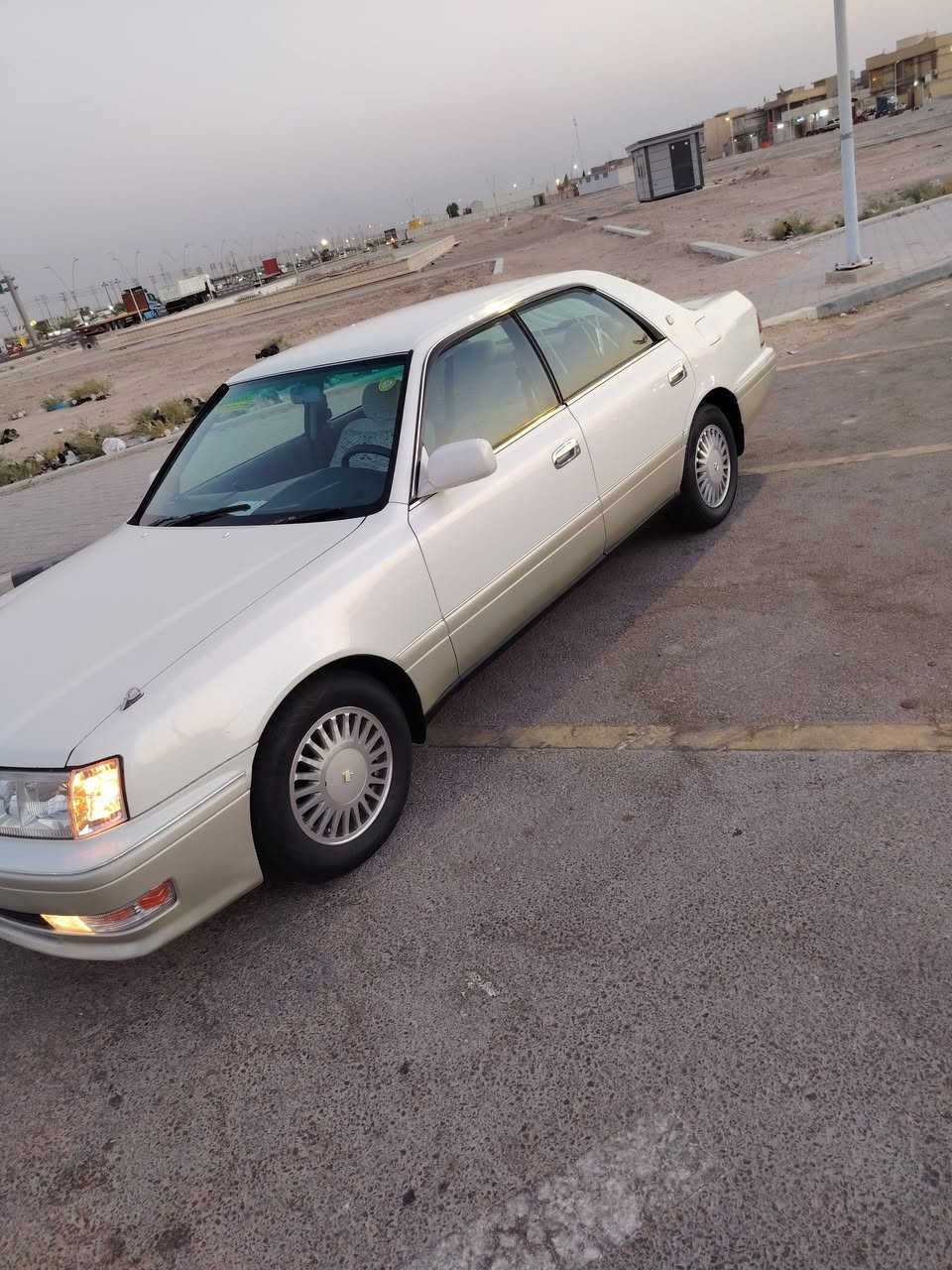 يالله سلام عليكم راس الثور للبيع موديل 1998 قرار 48 مشروع وطني تحويل ثاني يوم سنويه لغايه 2028 مكفوله من الكص ونقل الجثه والضربه والعيب الشرعي تبريد ثلج محرك وكير vvt  بلكارتون كهربائيات كله شقاله حداده ستوه شاده مسجل اربع سماعات لايت عالي ناصي قرفه جديده العنوان البصره السعر 109 بيه مجال هذه رقم الموبايل ***********
