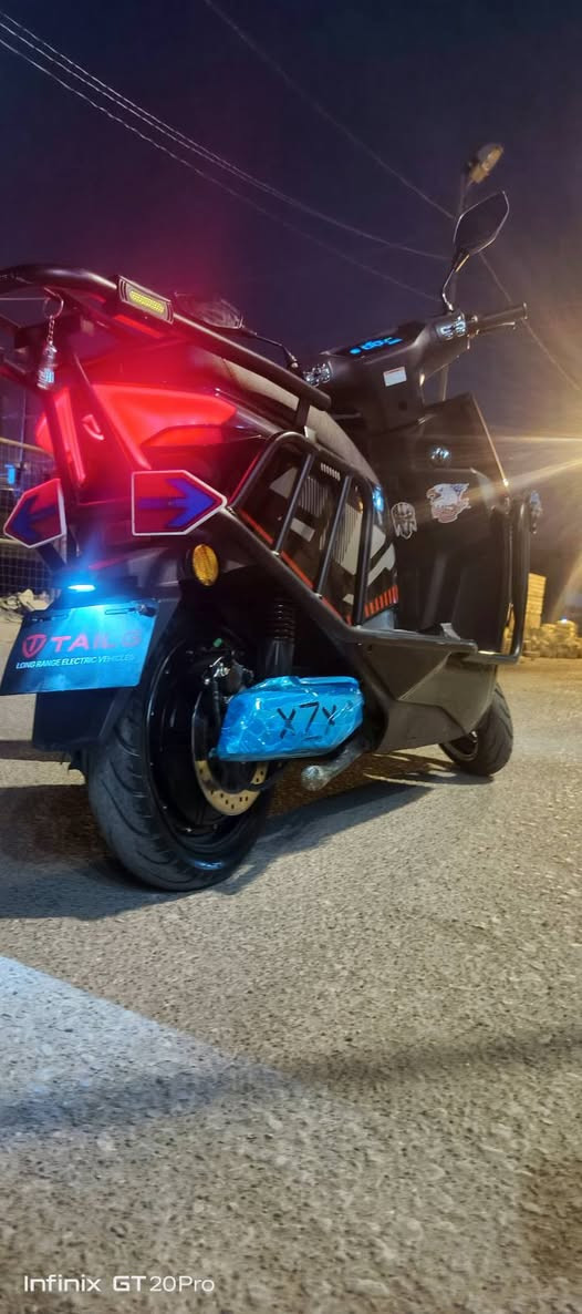 السلام عليكم دراجه للبيع شحن جديده الدراجه توني اشتريتها صار لها اربعه اشهر عندي بطارياتالفحص دراجه جديده بس احتاجيت اريد ابيعها سعر 950 بيها مجال رقم اللي يريدها يتواصل على هذا الرقم  *********** مكاني نجف

نص مكتوب في الصور:
- Infinix GT 20 Pro