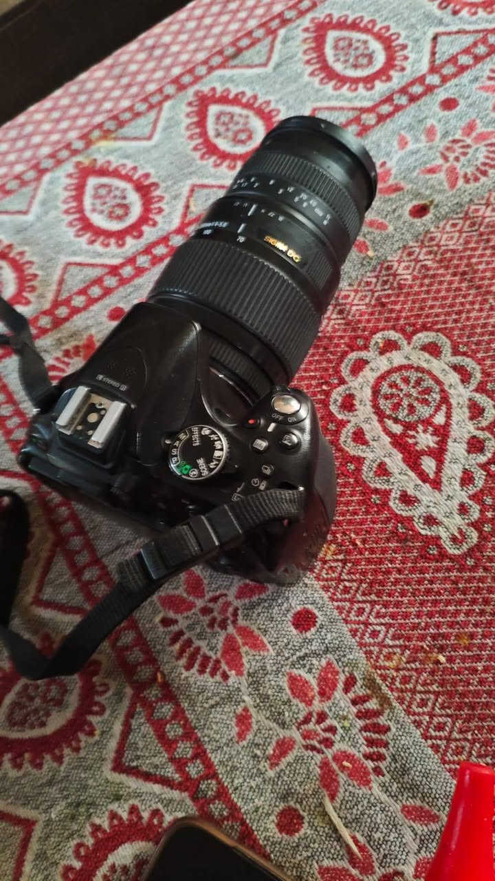 السلام عليكم
كامره نيكون 

d5200

شاحنه وبطاريه 

فقط يحتاجلها رام 

وياها فلاش وتحويله مال ايفون 

متواجد واتساب ***********
