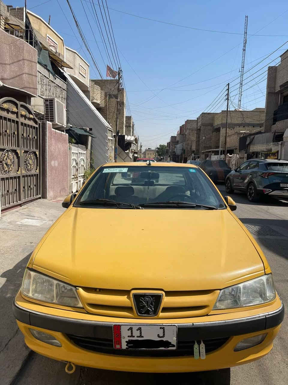 السلام عليكم بيجو بارص موديل 2015 سياره نضيفه كامله متصرف عليهه كير محرك مكفول رقم بغداد انكليزي بيهه بنيد طاير ومبدل وبارد على كد شبر بالجاملغ الخلفي سعره 38 وبيهه مجال 
العنوان بغداد مدينه الصدر ***********
