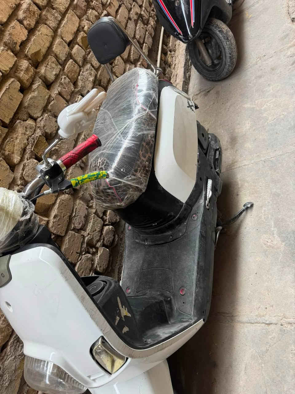 ‏سلام عليكم دراجة بوليس للبيع دراجة نظيفة ومكينةتها حلوة وناعمة لا تبخير ولا تنقص مكينة شلعه معدل كفر نظيف نقص بس كهربائيات سعر 400 وبيها مجال مكاني بغداد الشعله ￼ قطاع الثاني ***********￼
