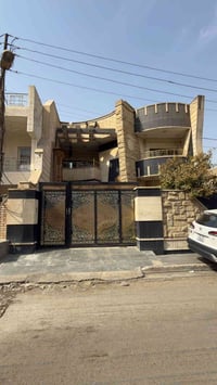 مساحة 300 متر واجهة 10 نزال 30  بيه كراج - حديقة  هول - خطار - مطبخ اس...