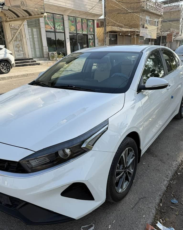 سلام عليكم سيراتو موديل 22 رقم بغداد بأسمي فول مواصفات  مكفوله كفاله عامه بعدهي بتايرات الشركه رقم الموبايل ***********
