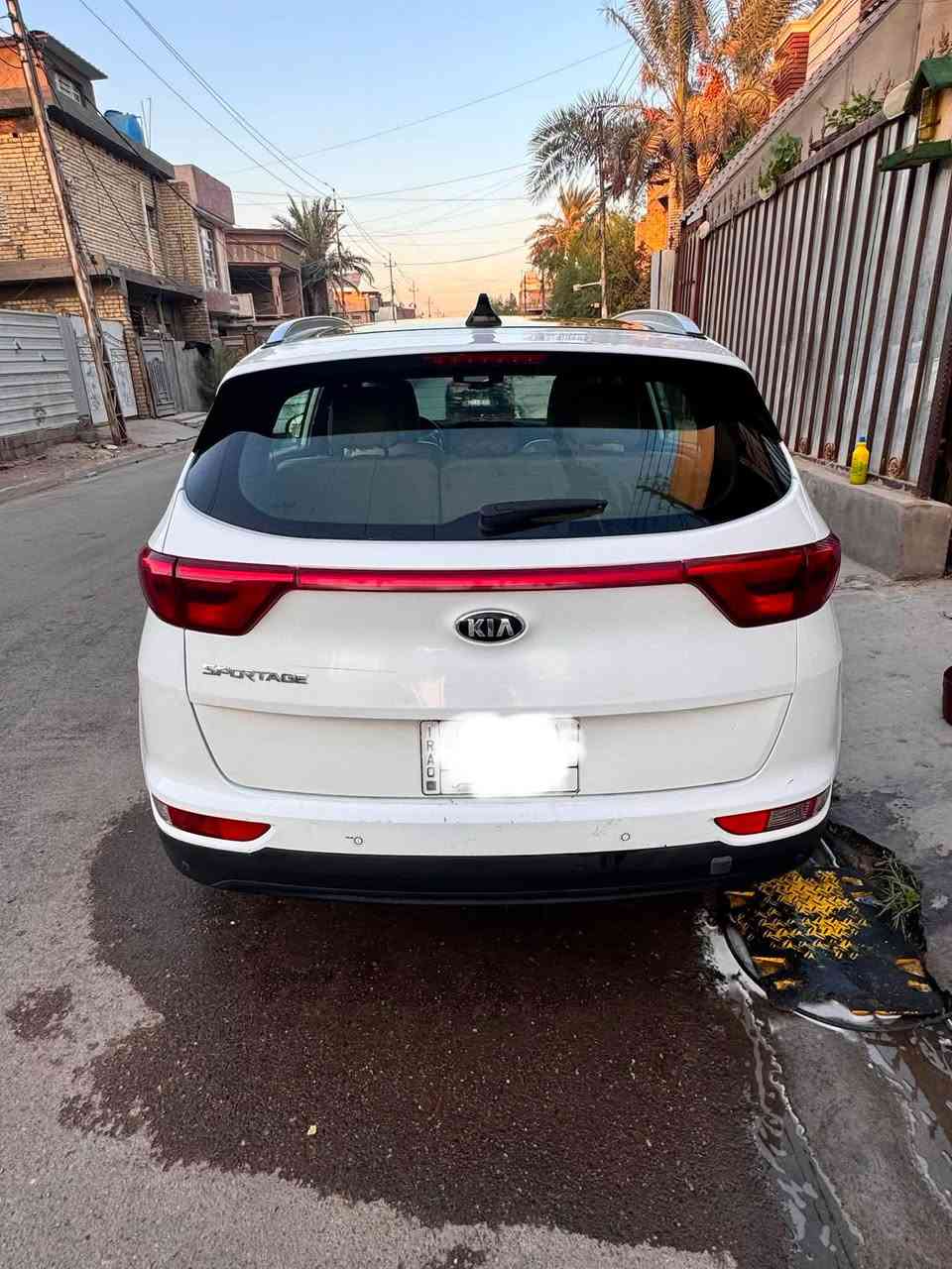 سبورتج موديل 2018 خليجي فول ماشية 150 محرك 2000 دوش
(المواصفات) 

- بانورما 

-  بصمه

- نظام ترحيب عند الاقتراب 

- كشنات جلد

-سايد بريك بصمه 

- كراسي كهرباء عدد 2

- ثلاث انظمه للقياده  (سبورت - أقتصادي -اعتيادي)

-  اتو هولد  

- جنطة كهرباء 

- حساسات اماميه وخلفيه 

- كامره دوراة 

- مري شفط 

-  تبريد قطعتين 

- سستم سماعات + سيدي شاشه JBL امريكي 

- فوق القبق البانزين صبغ الچاملغ والباب 

السعر 170 

- اتصال ***********
