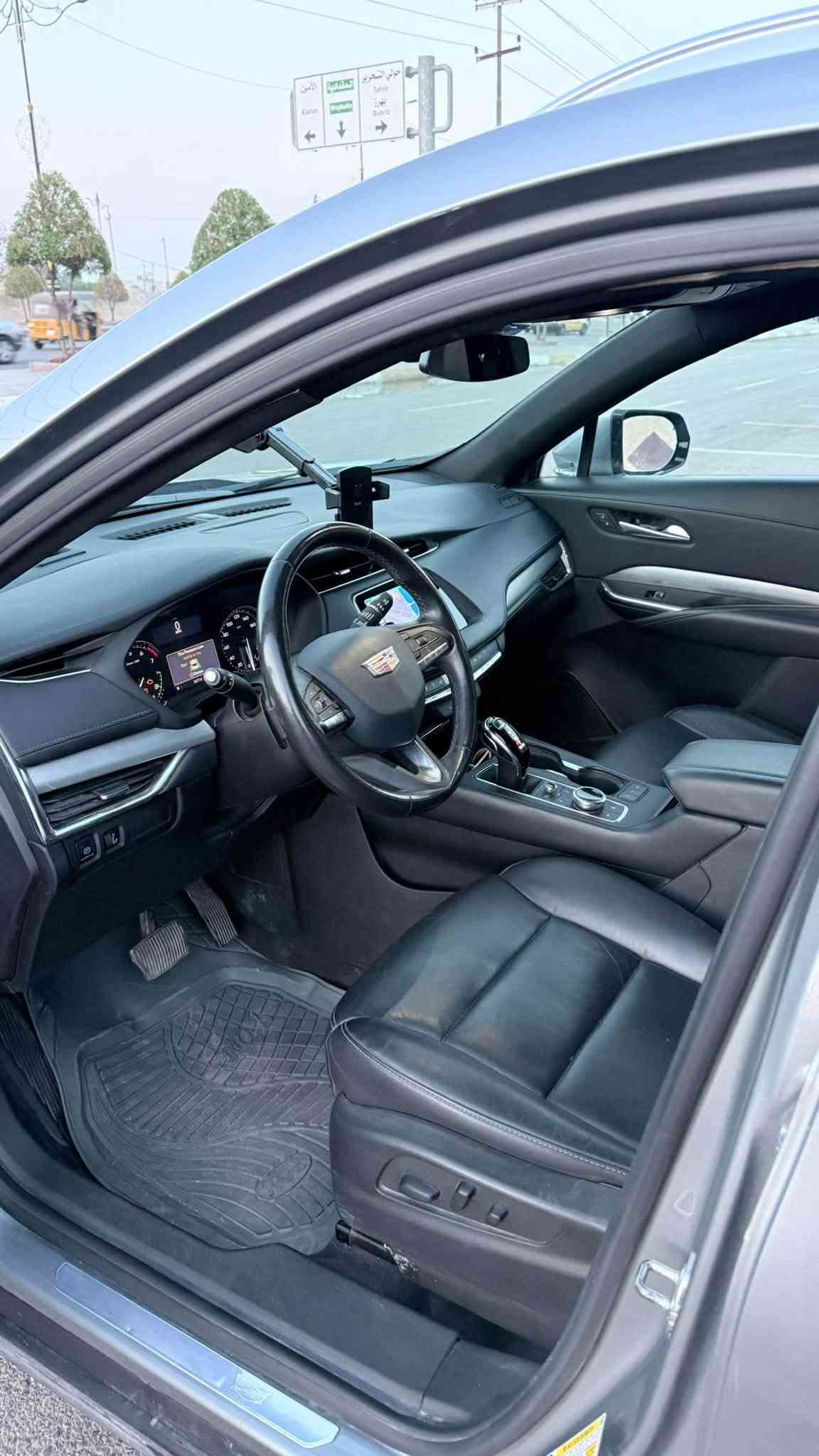 السلام عليكم من رخصة الادمن
2023 Cadillac XT4, Premium Luxury 

كديلاك للبيع او مراوس حسب القناعه 

  ضرر السيارة صار عندي باب وجاملغ صبغ  ومنزلك صور الضر وتجي  تفحص وتجيك عل راحتك السياره حلوه وخير من الله كامله  مكمله  ومرقم معوقين ديالى باقيلها سنتين وتصير حره اسويلك وكاله وتنازل بل سياره الكتاب بسمي واني المستورد مكاني ديالى بعقوبة المركز لاستفسار رقمي  ( *********** )تصل عليه وتدلل وعيوني الك
