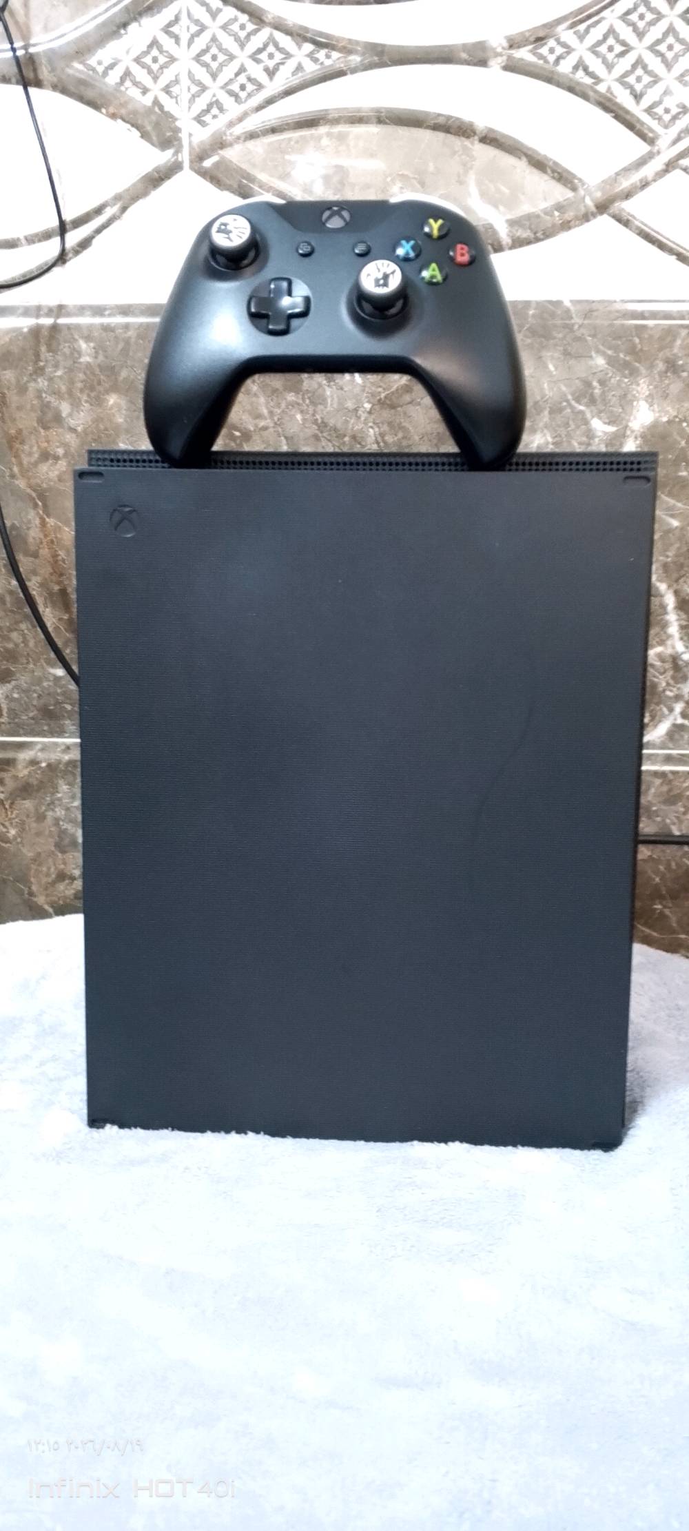 {اللهم صلي علئ محمد وال محمد} 
سلام عليكم ورحمة الله وبركاتة 
للبيع للبيع 
جهاز نوع XBOX ONE X  معروف ميحتاج اسولف عنة اقوة جهاز في جيل مالتة والاقوة والافضل 
 ذ 1T الجهاز نظافتة 98% اخو الجديد 
ملحقات كاملة جهاز مع واير HDMI مع واير بور مع 
يدة الاصلية للجهاز كاملة مكمل ونظافت الجهاز هيه تتكلم عنة 
ملاحظة / الجهاز اخو الجديد لوك ستيكر لا مصلح ولا مفتوح 
كبل شغل والعب 
بدون حساب الجهاز الجهاز معروف يدعم دقة تشغيل 
4K تشغيل 
مع منفذ اقراص كدامك كلشي ومستخدم أسابيع فقط عندي ضرف 
مكاني / بغداد /الرصافة / حي الانتصار / قرب السيطرة
ملاحظة / لايوجد خدمة توصيل لدي 
السعر /      {225.000 الف وبي مجال حك الجية فقط}