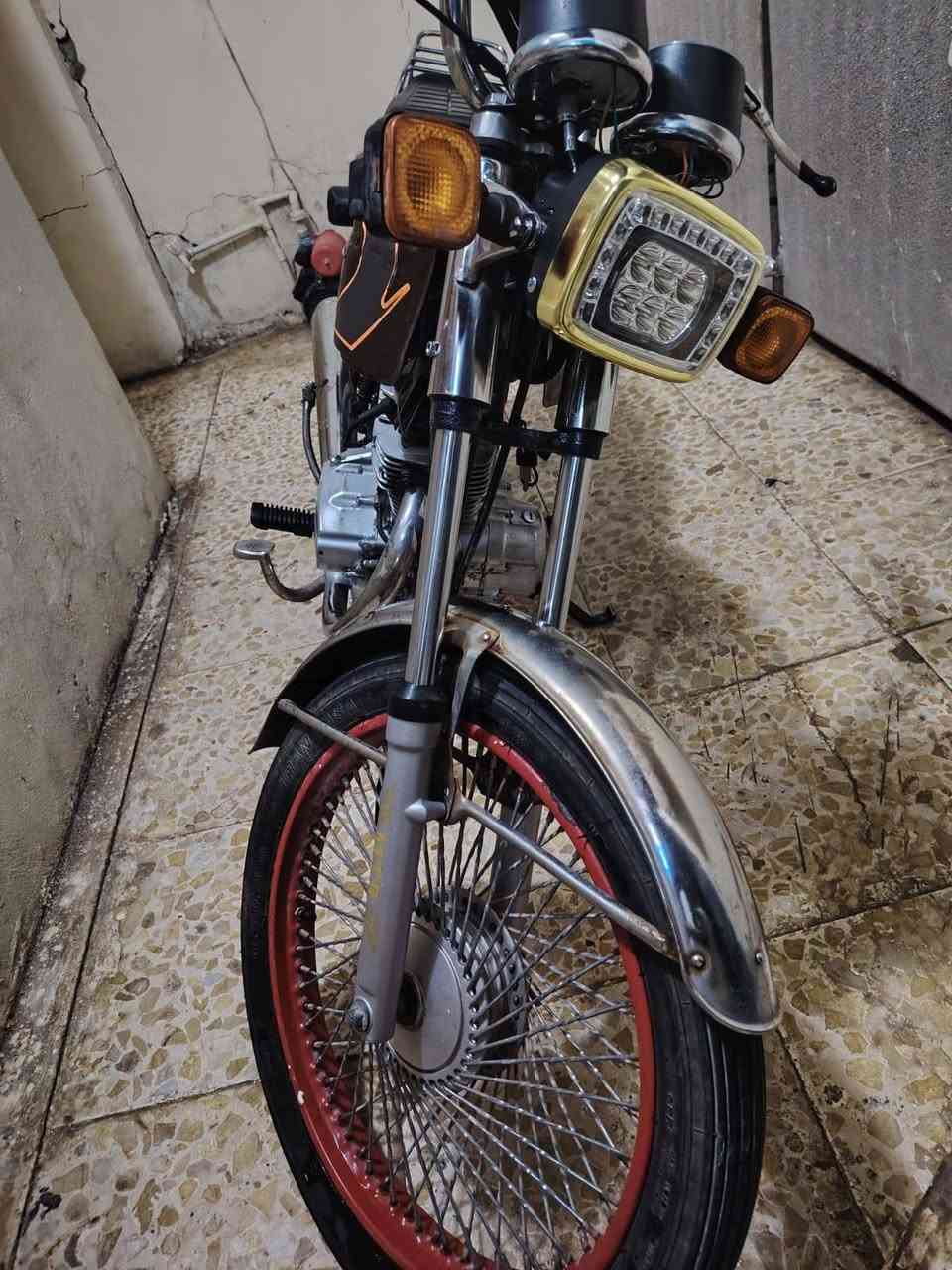 الهم صل على محمد وآل محمد❤️ 

السلام عليكم نامه برو مكينه غطاس🏍️ 
  افضل شي بالسوك✋ 
للبيع وكيله دراجه العارضي اصولي وليس سكنر🧑
  كارتون شوف عينك ما تعتاز شرح 🪬
موديل 20 ستسم بلادي مالته🔜 
سعر 650وبيه مجال بسيط كلش 💵 
عنوان النجف الاشرف 🇮🇶 
📲 ***********📲
دراجه احلئ من صور بعد مكفول من شخط هم
