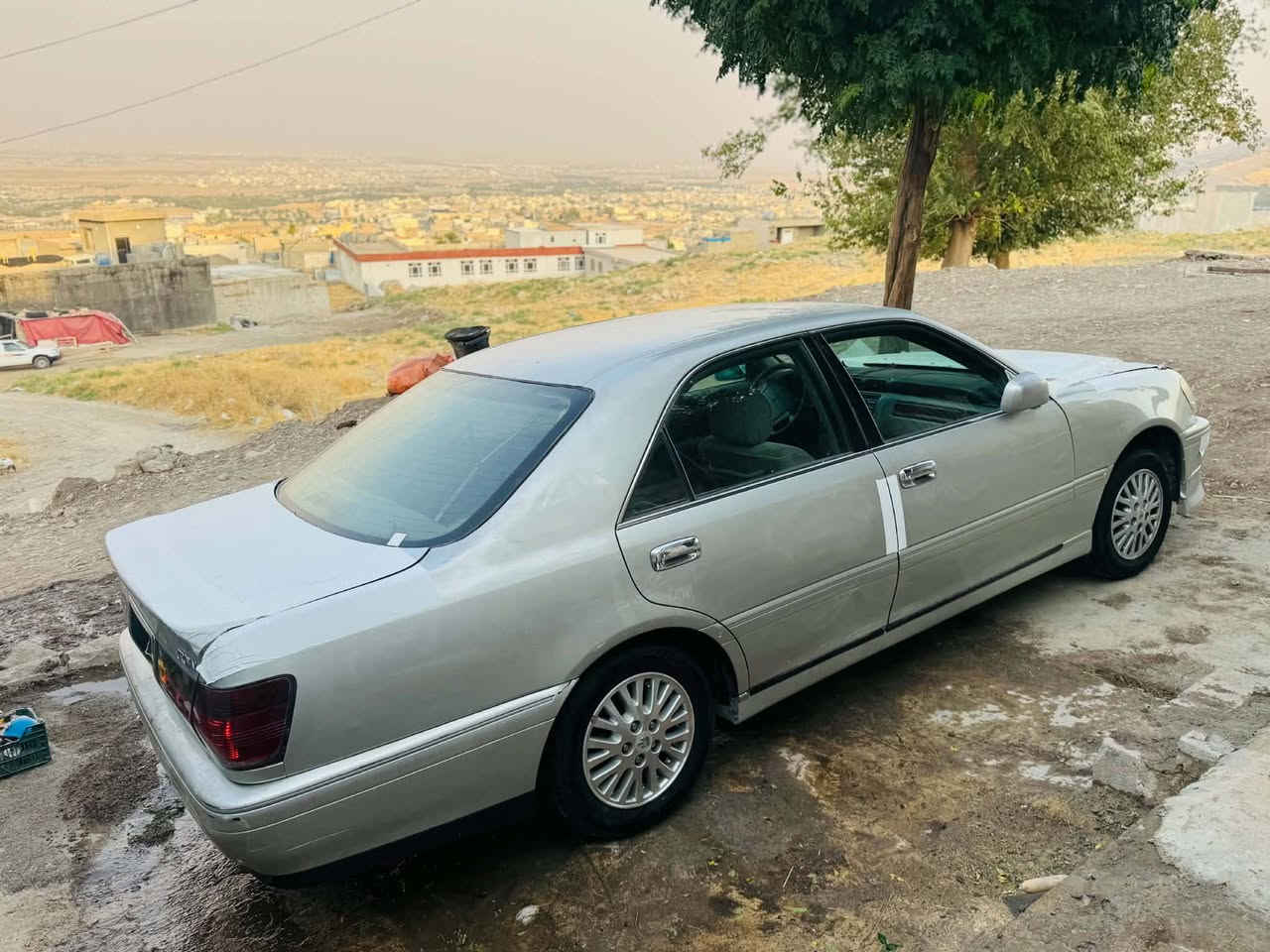 مەلیک گەورەD4 سە یارە کە بە س موسسس دە عمی نیە مۆدێل ٢٠٠١ هەر ٤ تایە ی لۆکە گيڕ و مە کینەی بشەرت دووکەڵی نیە ڕۆن لێ چونی نیە ٣ دوگمەیە سعری ٣٥$گەڵا قوفڵ شوێن سلێمانی *********** یە ک چە مە لە خی بۆیاخە بێ ناوگرتن

