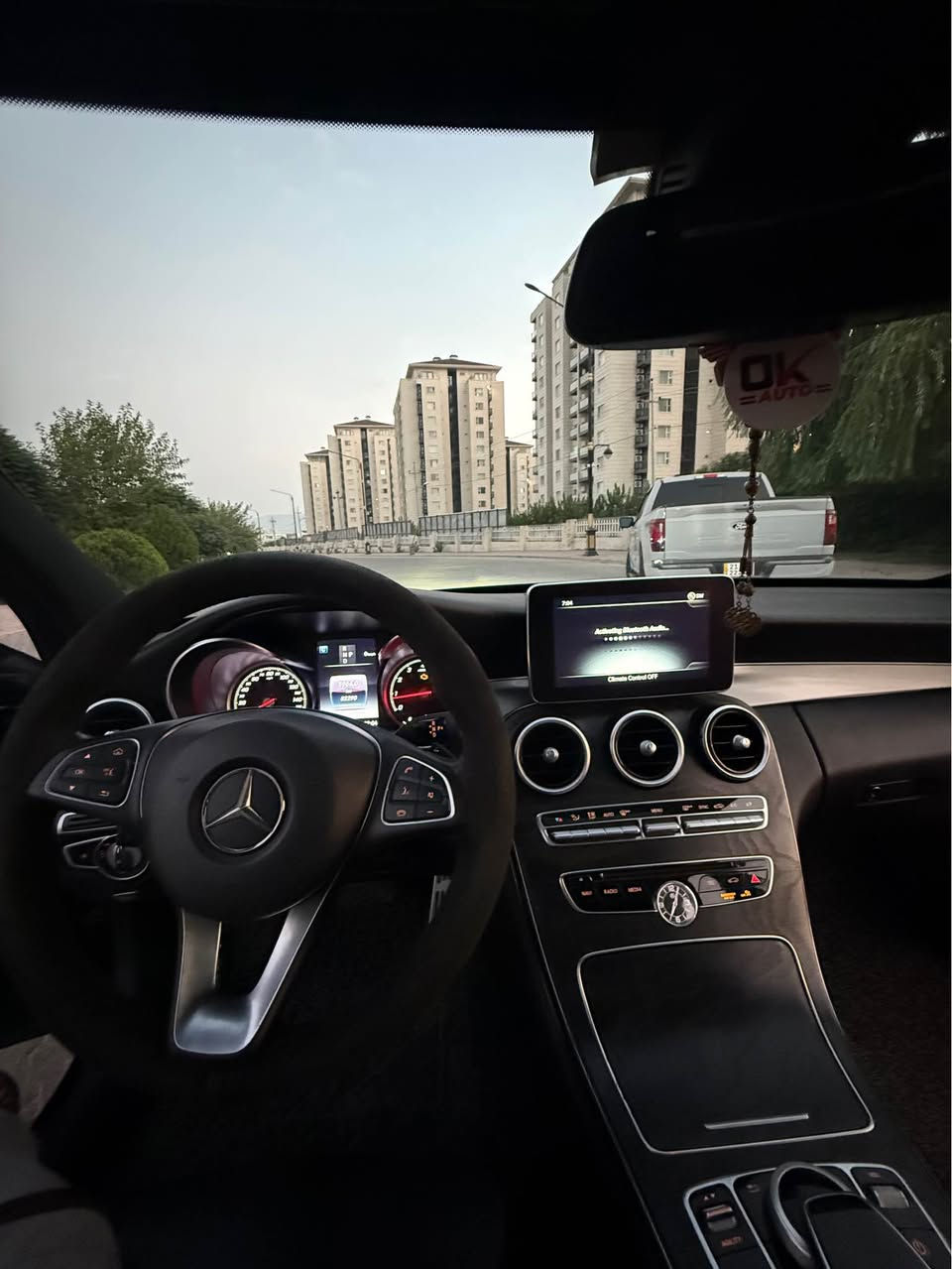 ڕەسمی سۆنەرە کەی تیایە
٨٢km
سەیارەکە زۆر پاک و جوان ماوەتەوە مەکینەی نەکراوەتەوە 
گێڕ مەکینە و ئەکسل و کارابای دەسکاری نەژراوە بەشەرت هەموو گیانی بەشەت سەنەوی تازەیە تا ٢٠٣١
معامەلەیەکی برایانەشی تیایە 
رەقەم *********** السليمانية, العراق
