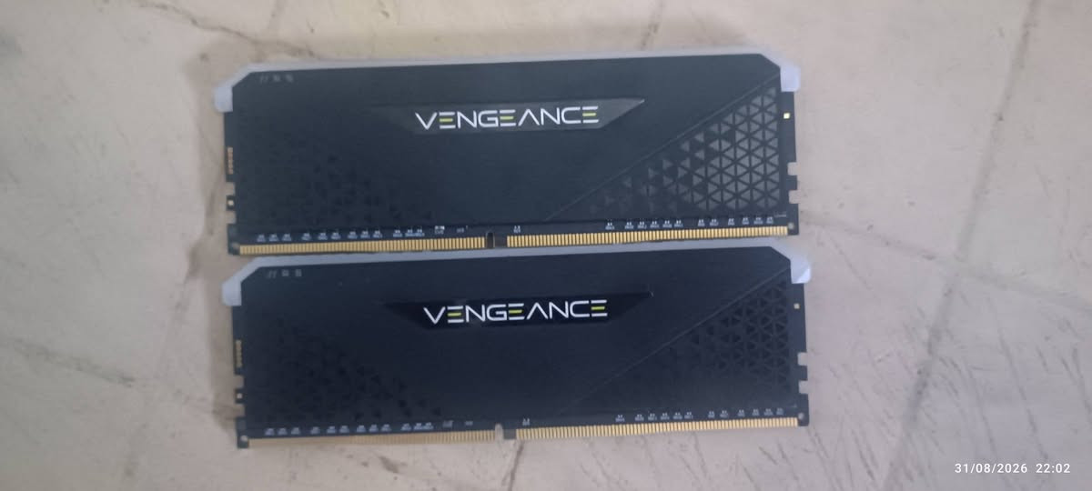Corsair Vengeance RGB RS DDR4
مكاني موصل ماعندي توصيل اخو الجدد استعمال قليل جداً 
*********** واتس آب
