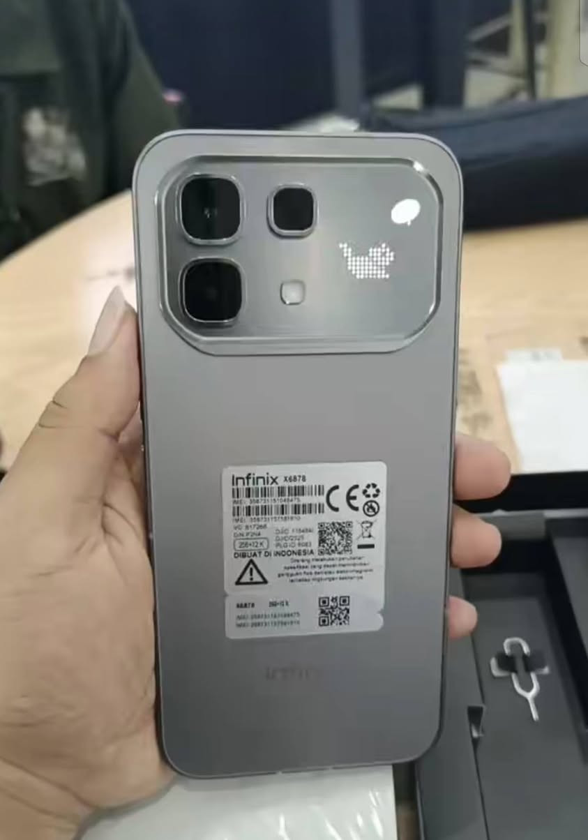 Infinix Note 60 Pro 5G للبيع (استخدام أسبوع واحد فقط)
السلام عليكم انفنكس نوت 60 برو 
جديد نضافه 100% التلفون صارله اسبوع يمي 
كامرته تخبل وصوت وشحن يقبط ب ربع ساعه ويطول اكثر من يوم ونص 
ملحقاته كامله بس الشاحنه الاصليه سعرها فوك ال 30
ذاكرة 256GB مع رام 16GB (أساسي 8GB + إضافي 8GB

سعره 525  بي مجال بسيط رجائاً لحد يكسر بالسعر اذا متعرف بيهن التلفون جديد 
متواجد ماسنجر و واتساب 
***********
