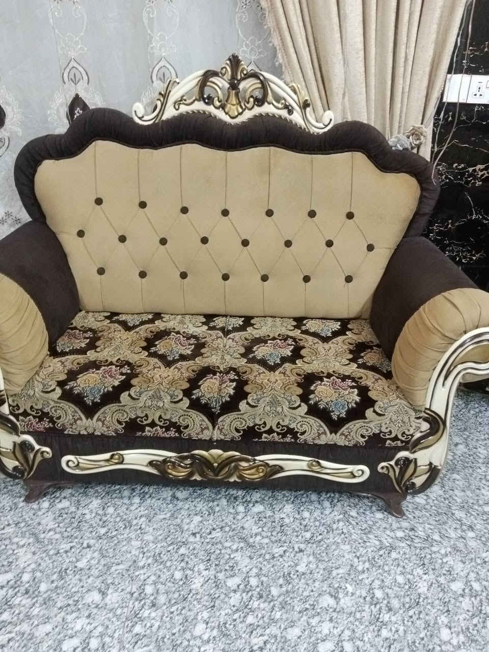 السلام عليكم تخم ١٠مقاعد سعره٤٠٠متواجد واتساب ***********
