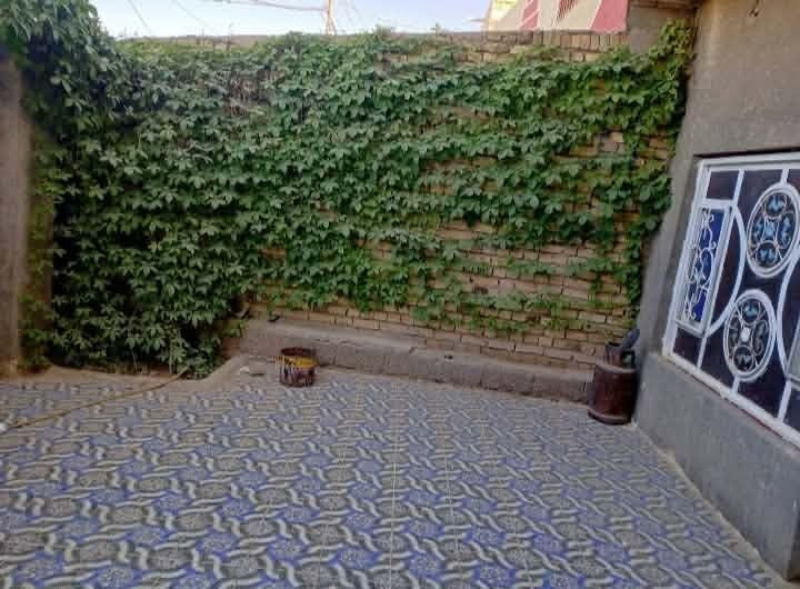 بيت طابو المساحة 140متر  ركن طابقين بصوب بني ركاب حي المنتظر قرب مدرسة الحشد مقابل مجمع بركات المهدي المنتظر 
الطابق الأول غرفة وصالة ومطبخ وديوانية والبناء طابوگ والسگف كونكريت ماعدا السياج والصحيات بلوك
الطابق الثاني ٣غرف والبناء ثرمستون والسگف كونكريت ملبوخ فقط

السعر الكلي 130مليون 
مطلوب اسكان 11مليون

نص مكتوب في الصور:
- ٠٦:٤٨ ٢٠٢٦/٠٥/٠٣
- ٠٦:٣٩ ٢٠٢٦/٠٥/٠٣