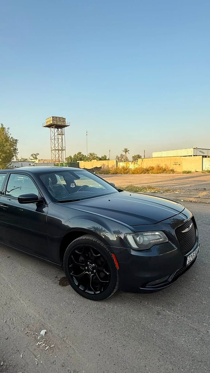 السلام عليكم كرايسلر s300 
2018s
ماشيه70 مايل 
الحادث جاملغ وبنيد ولجاملغ الخلفي كلير
بدون ايرباك🛑
وارد كندي
لون مميز 7 شذرات 
السعر 195 وبيها مجال
***********
