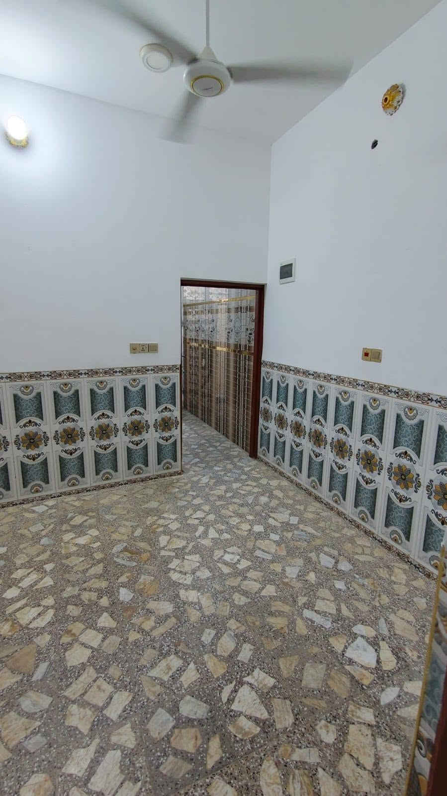 السلام عليكم عرض بلاش دار للبيع مساحة 70 متر مال جناي شغل فول درجة أولا اساس صب سقف صب مركزي جسور مو حصيرة يحتوي على استقبال + صالة+ غرفة +مطبخ+ حمامات 2+ مكشوفه + بيتونة كهرباء دفن ماء دفن جاهز من كولشي جيب غراضك وسكن كل الخدمات متوفرة مرقم بلدية جاهز للتطويب عنوان كوفة شارع الزوار قرب جنات الكوفة خلف مجمع جوهرة العرب مراوس سيارة / تانكي كيزر ماطور معة الدار السعر 21 بي مجال للشراي اتصال واتساب ***********
