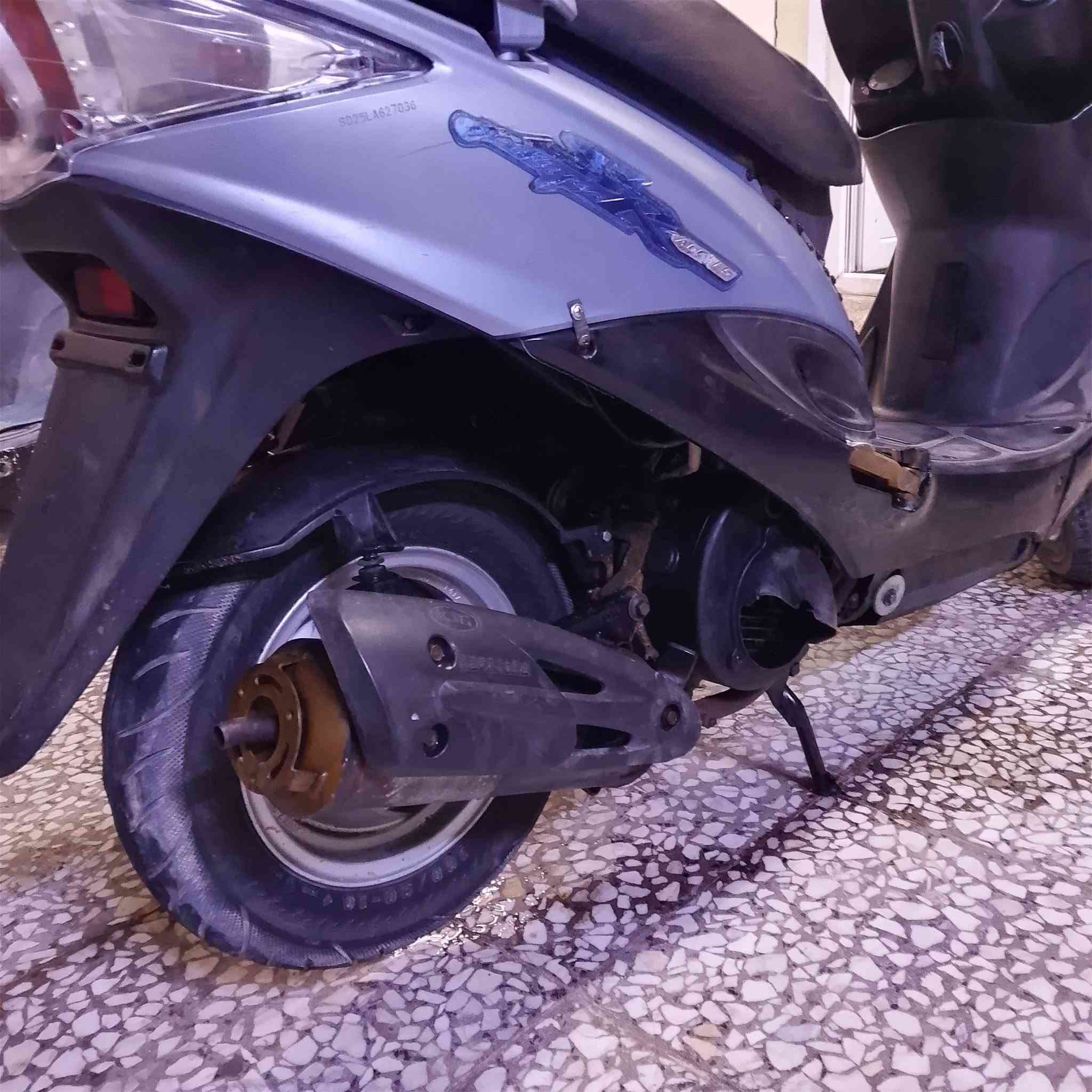 سلام عليكم شباب للبيع كامكو جي فور الدراجه جديده كلش كفاله من كلشي برغي ما عايزه مال حاويه مرتبه تفاصيل بعد اكثر اتصل رقم ***********مكان نجف كوفه سعر 450وبيه مجال
