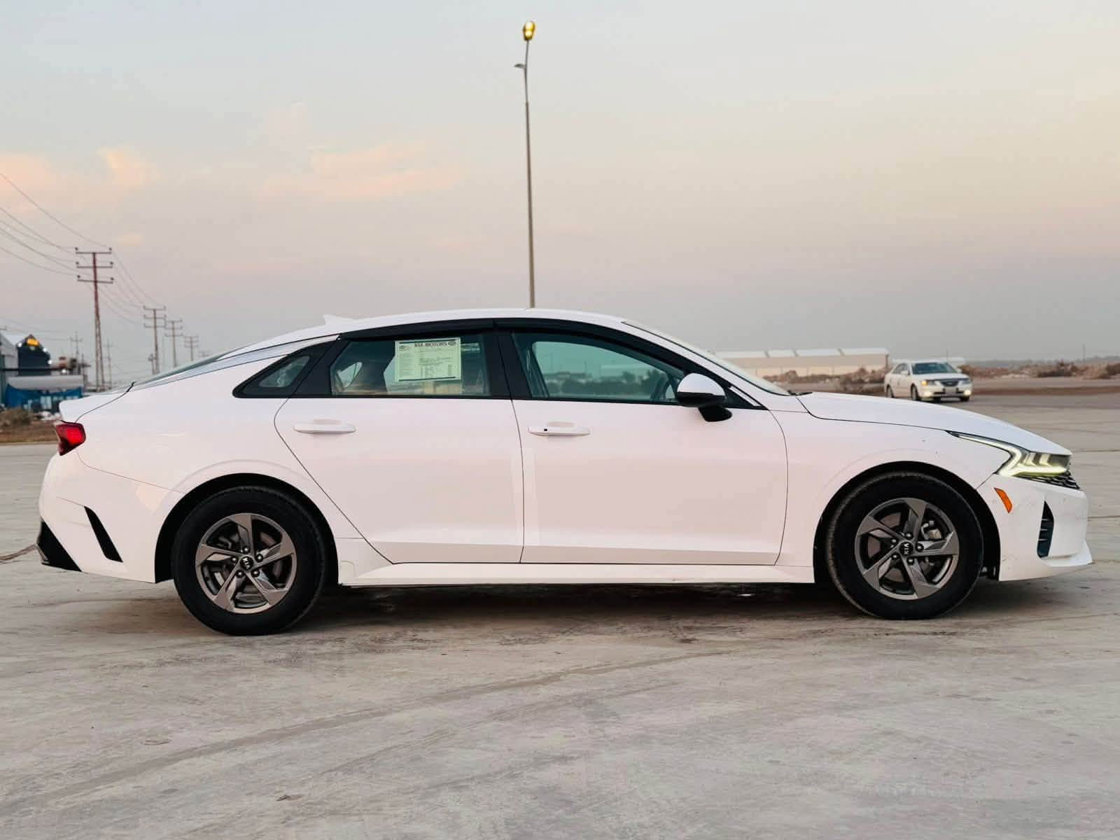 كيا كي فايف 2021
KIA K5 2021 
وارد امريكي 
صبغ قطعتين
-شاشة كبيرة
-كاميرا بلادية 
-تحكمات ستيرن 
-انظمة قيادة
-اوتو هولد
-بصمة تشغيل وأبواب
-مكينة 1.6T ( تيربو ) 
السيارة جديدة جداً 
العنوان / واسط - الصويرة 📍
هاتف /***********
