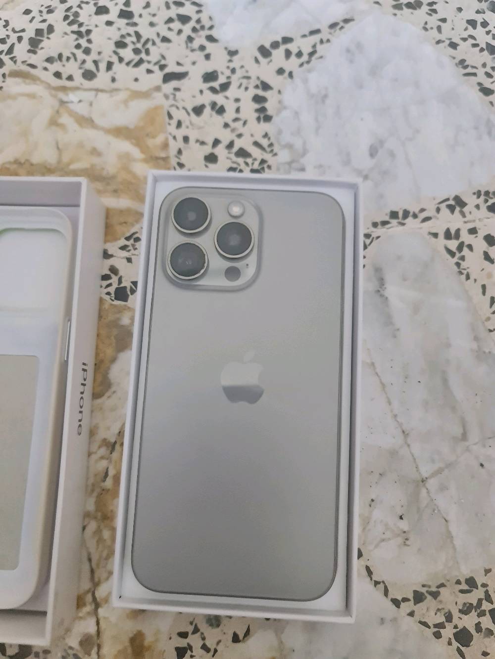 ايفون 15 برو ماكس • ٢٥٦ • شاشه مبدله
