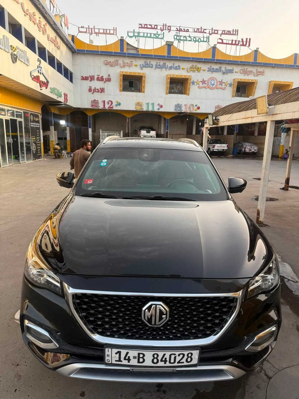 🏆 للبيع MG HS TROPHY 2.0 TURBO AWD –مديل 2023  🔥
فل أوبشن | أعلى فئة | ر

اعلى فئه MG HS TROPHY 2.0 Turbo AWD موديل 2023، ، بمواصفات عالية جدًا وتجهيزات فئة TROPHY الرياضية.

السيارة تجمع بين قوة محرك 2.0 Turbo + نظام الدفع الرباعي AWD حسب اختيارك + الفخامة + أنظمة الأمان المتقدمة، مع واحدة من أجمل المقصورات الداخلية في فئتها.

📋 معلومات السيارة

🚘 MG HS TROPHY
مديل 2023 

⚙️ 2.0 Turbo – 4 Cylinders

🔥 نظام دفع رباعي AWD او ثنائي

🔄 ناقل حركة أوتوماتيك DCT دبل كليتش

📊 العداد:71  كم

⛽ بنزين

👥 5 ركاب

⭐ المواصفات والتجهيزات

🔥 المحرك والأداء

• محرك 2.0 Turbo قوي

• أوضاع قيادة متعددة

• وضع Super Sport

• Paddle Shifters خلف المقود (شفتات كير)

• نظام الثبات الإلكتروني ESC

• Traction Control

• Hill Hold

• نظام مراقبة ضغط الإطارات

🛡️ الأمان ومساعدة السائق

• كاميرا 360°

• حساسات أمامية وخلفية

• Blind Spot Monitoring

• Lane Keep Assist

• Lane Departure Warning

• Adaptive Cruise Control

• Forward Collision Warning

• Autonomous Emergency Braking

• مثبت سرعة

• 6 وسائد هوائية

• ABS + EBD

• Electronic Stability Control

❤️🖤 المقصورة الداخلية

• فرش جلد رياضي أحمر وأسود TROPHY الماني 

• مقاعد أمامية كهربائية

• تدفئة المقاعد الأمامية 🔥

• مقاعد رياضية

• سقف بانوراما كهربائي 🌙

• إضاءة داخلية Ambient

• مقود متعدد الوظائف

• Paddle Shifters

• تكييف أوتوماتيك

• فتحات تكييف خلفية

• مسند يد أمامي وخلفي

• مقاعد خلفية قابلة للطي

• تطعيمات داخلية رياضية

• دواسات رياضية

📱 التكنولوجيا والترفيه

• شاشة وسطية 10.1 إنش

• شاشة عدادات رقمية 12.3 إنش

• Apple CarPlay

• Android Auto

• Bluetooth

• نظام صوتي

• USB

• تشغيل بصمة/زر

• دخول ذكي بدون مفتاح

• Smart Key

• تحكم صوتي ووظائف متعددة من المقود

🚘 التجهيزات الخارجية

• مصابيح LED

• DRL LED

• مصابيح خلفية LED

• سقف بانوراما

• صندوق خلفي كهربائي

• مرايا كهربائية قابلة للطي

• إشارات بالمرايا

• جنوط رياضية سوداء

• كاليبرات فرامل حمراء 🔴

• سبويلر خلفي

• تصميم TROPHY الرياضي

💎 ما يميز هذه السيارة تحديدًا

✅ TROPHY الأعلى تجهيزًا

✅ 2.0 Turbo وليس 1.5T

✅ AWD دفع رباعي

✅ كاميرا 360°

✅ مقاعد كهربائية ومدفأة

✅ سقف بانوراما

✅ باب خلفي كهربائي

✅ Adaptive Cruise + Blind Spot + Lane Keep

✅ داخلية TROPHY أحمر وأسود

✅ شاشات رقمية

✅ Apple CarPlay + Android Auto

✅

✅ السيارة قابلة للفحص الكامل.

للانصال : *********** متوفر واتساب ايضا

السعر :  127) وبيها مجال بسيط    سياره ب اسمي رقمها بصره مكاني بصره ابو صخير
