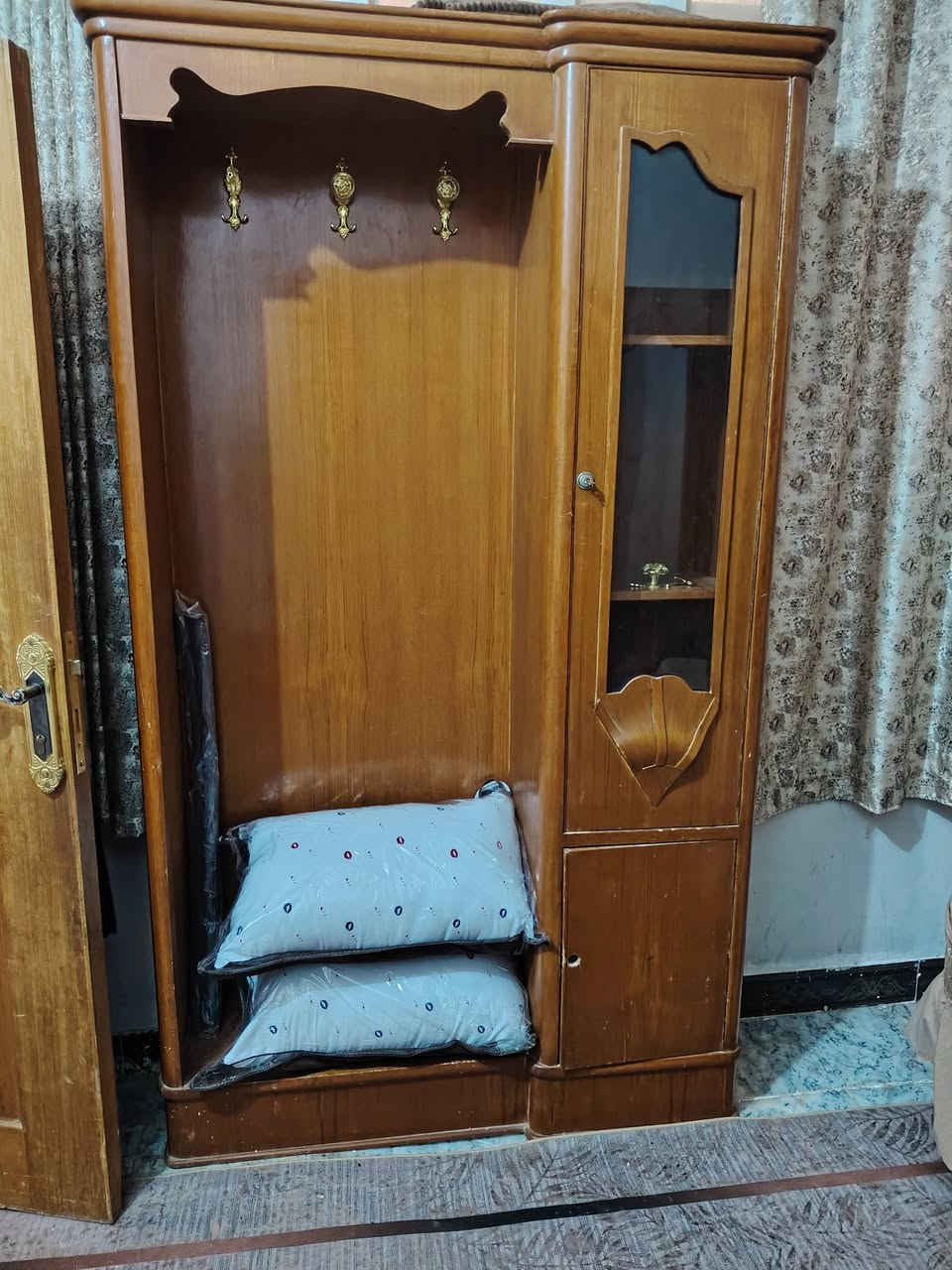 غرفة نوم صاج نظيفه للبيع ***********
