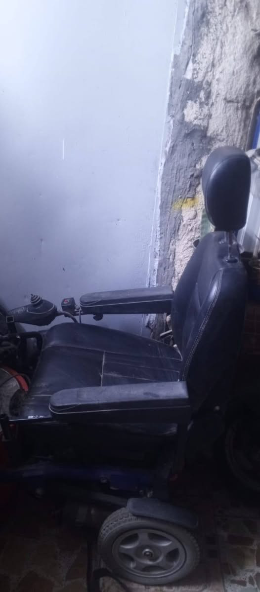 عربانه شحن البيع بس باتريها ضعيف الباقي كله شغال رايديها 150وبيها مجال بسيط ***********بغداد حي العامل
