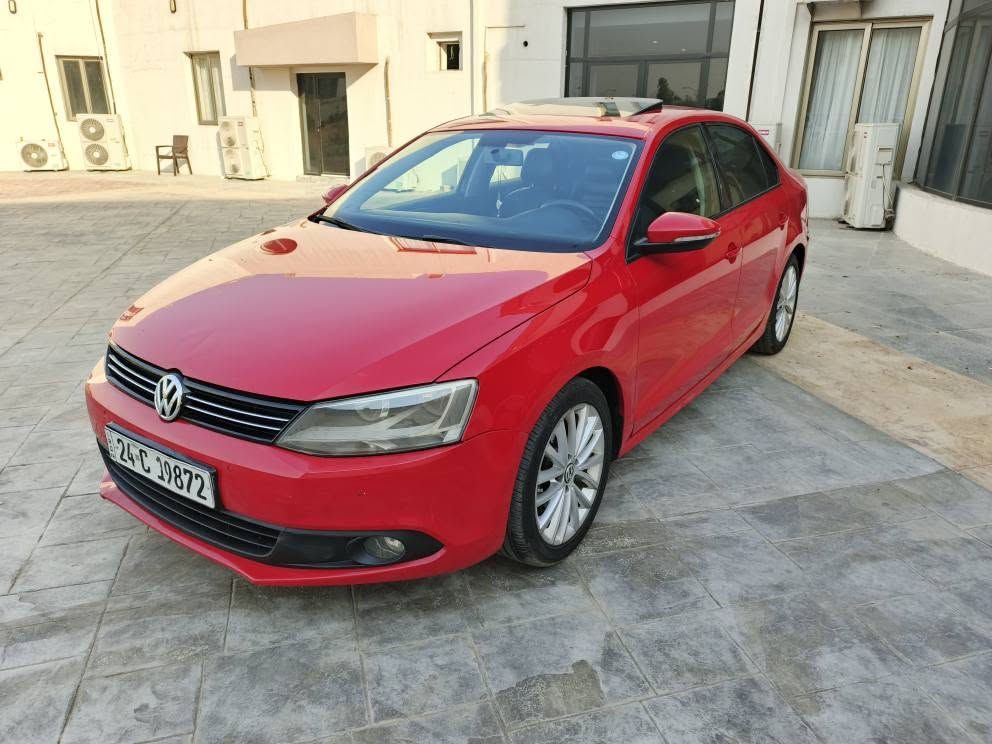 جيتا موديل 2014سياره كلش نضيف بدون صبخ مواصفات فول سليد بصم حساس شاشه كوشين هيتر سعر105هاتف*********** أربيل, العراق
